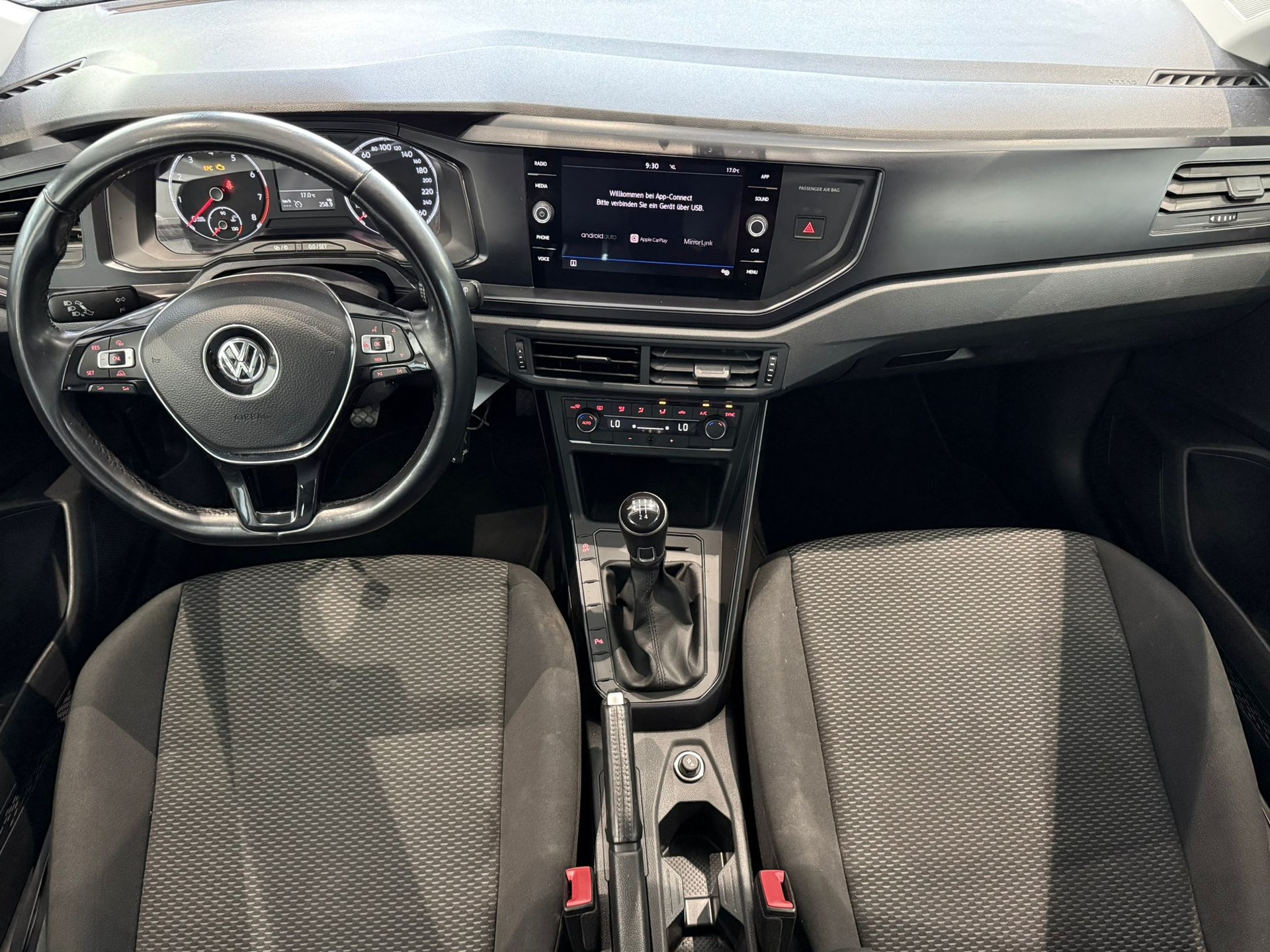 VW Polo 1.0 BMT Trendline-image-8