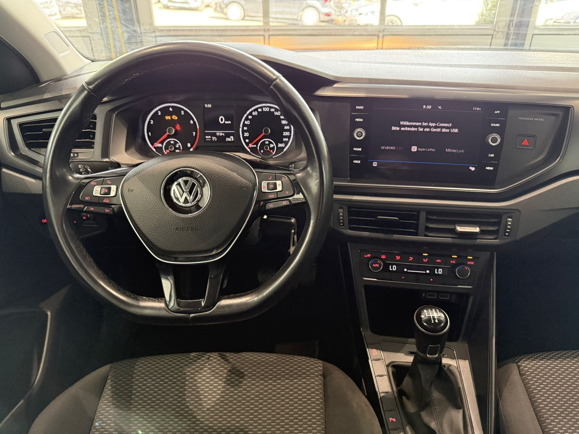 VW Polo 1.0 BMT Trendline-image-9