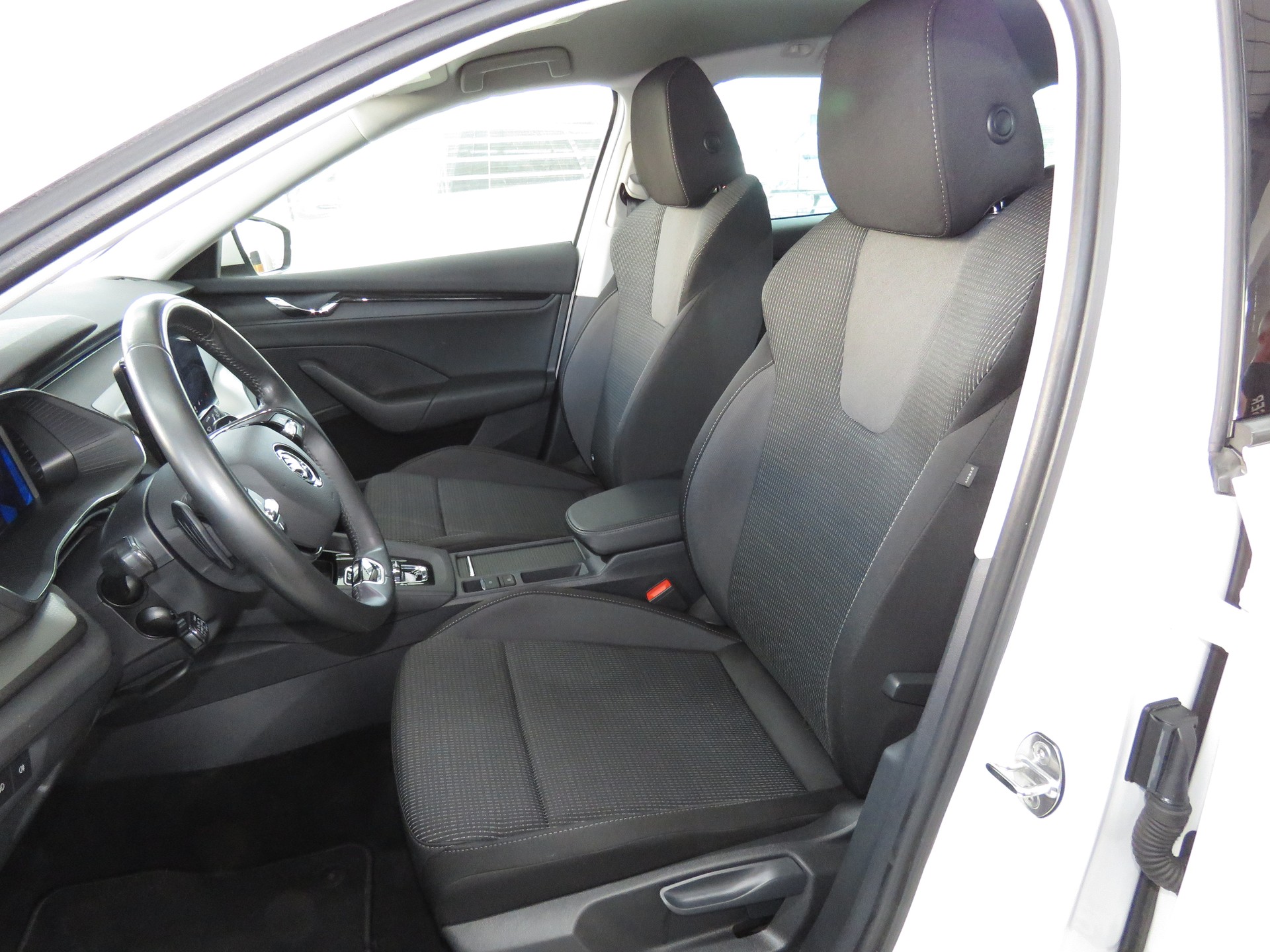 SKODA Octavia Combi 2.0 TDI DSG Ambition 4x4-image-7