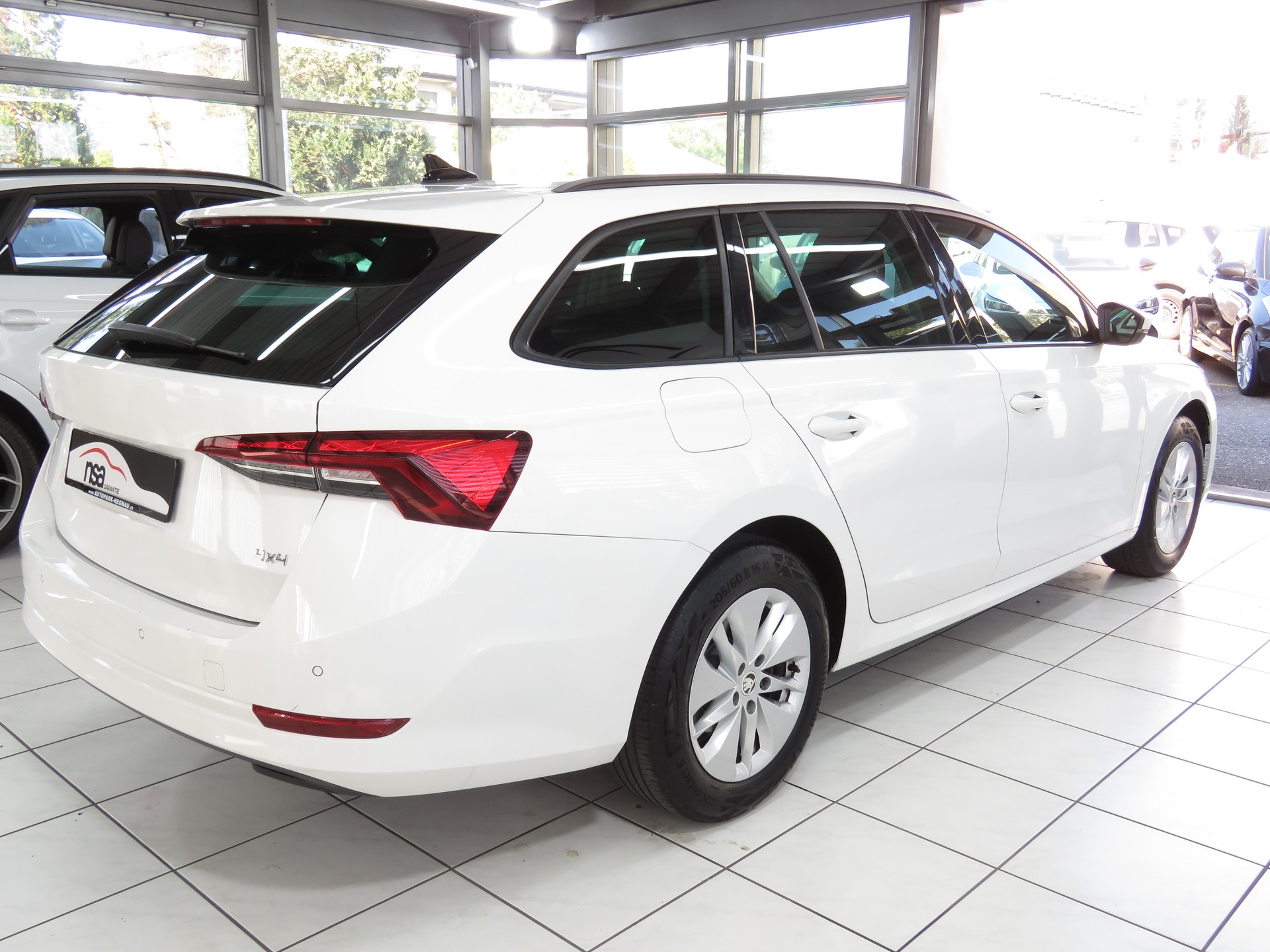 SKODA Octavia Combi 2.0 TDI DSG Ambition 4x4-image-3