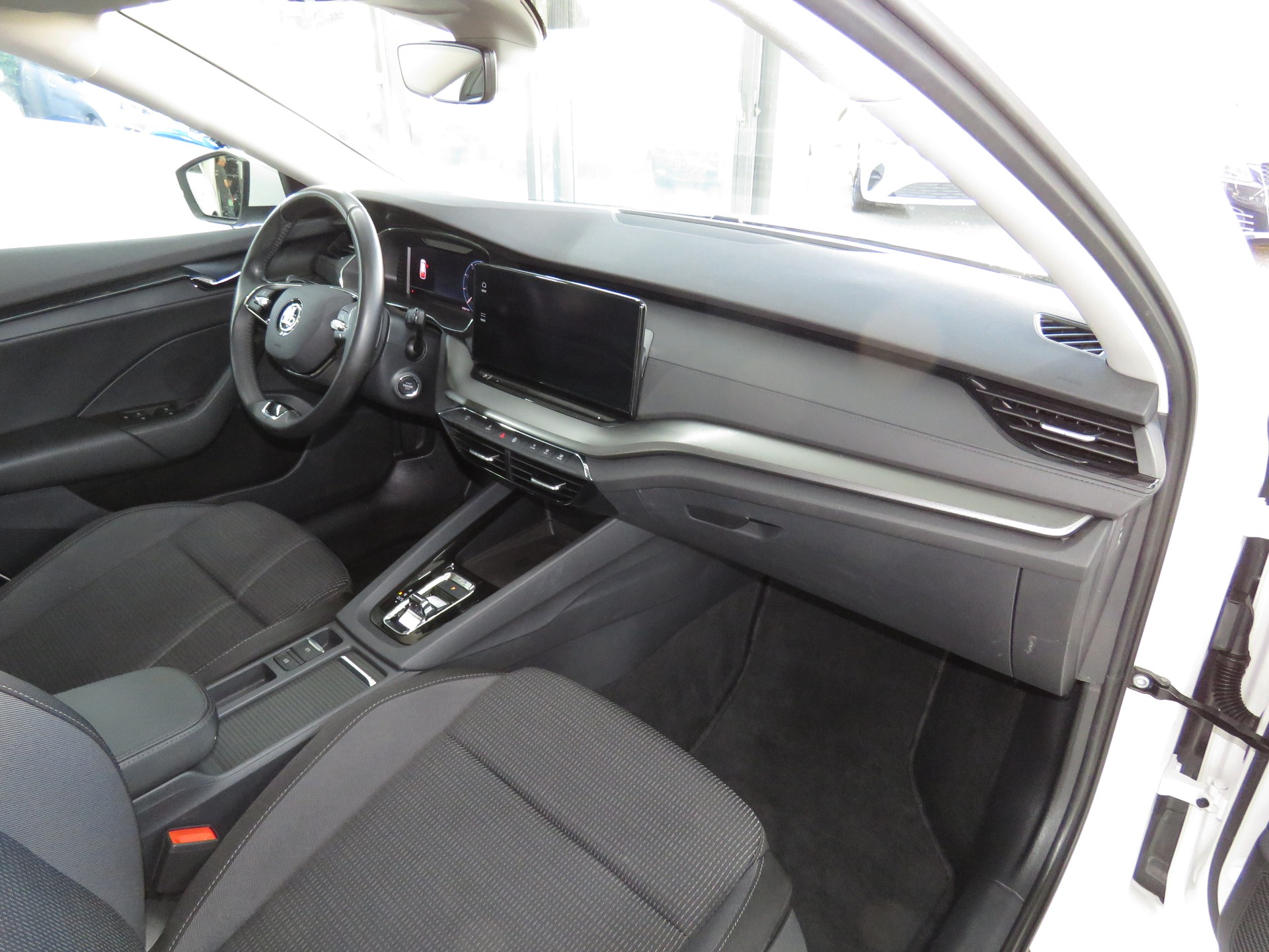 SKODA Octavia Combi 2.0 TDI DSG Ambition 4x4-image-10