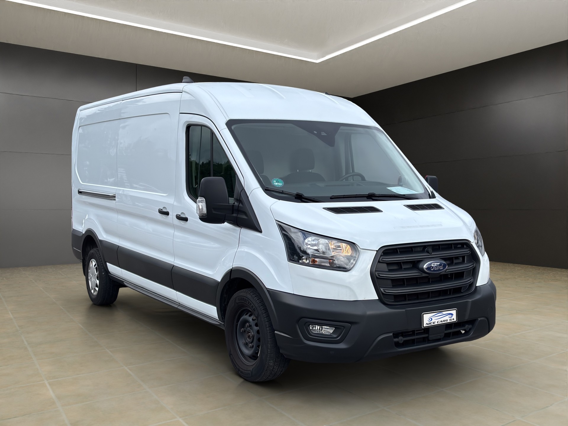 FORD Transit Van 350 L3 Trend 2.0 TDCi 130 FWD A-showroom-element-1