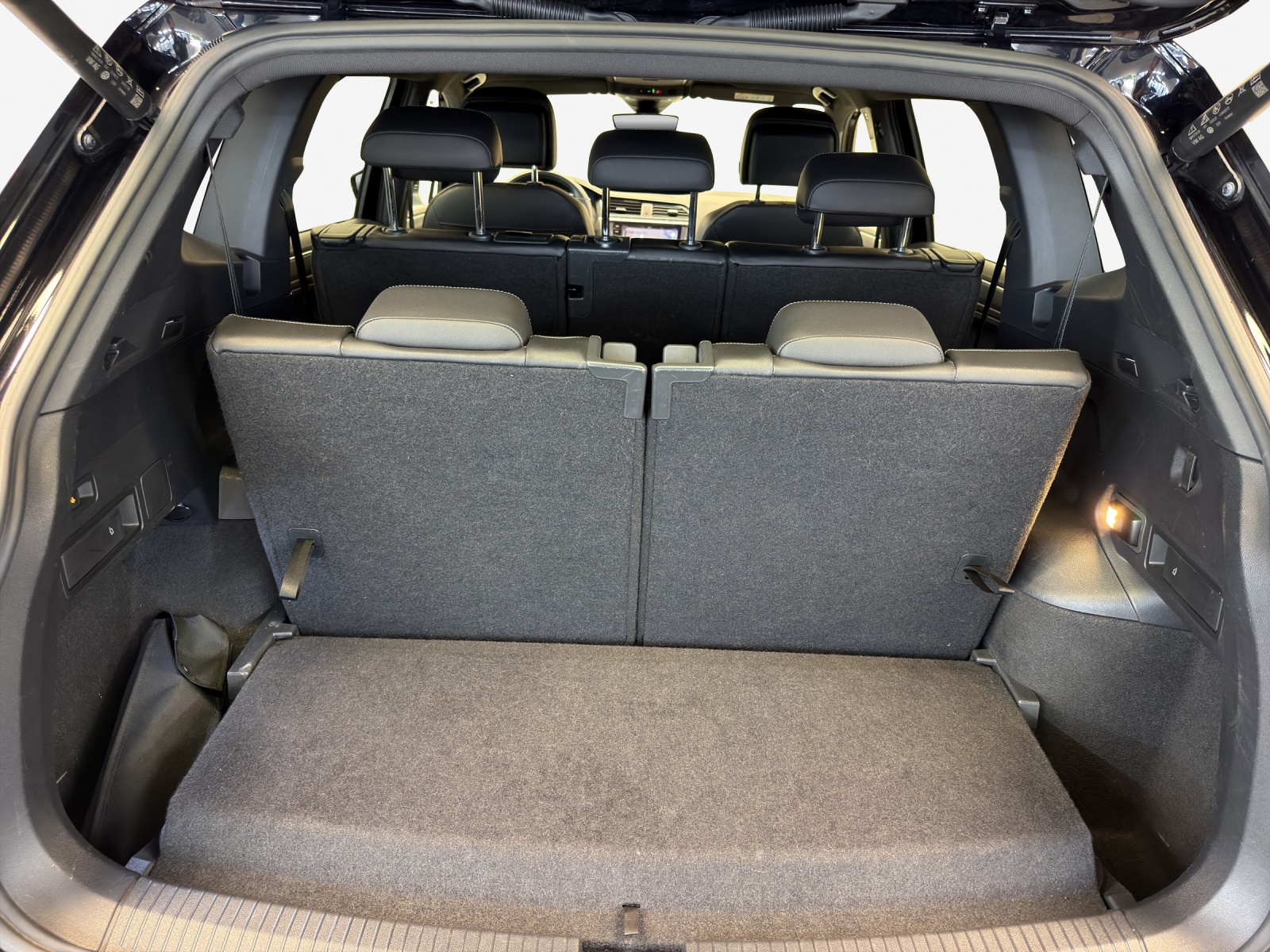 VW Tiguan Allspace 2.0 TDI SCR R-Line 4Motion DSG-image-13