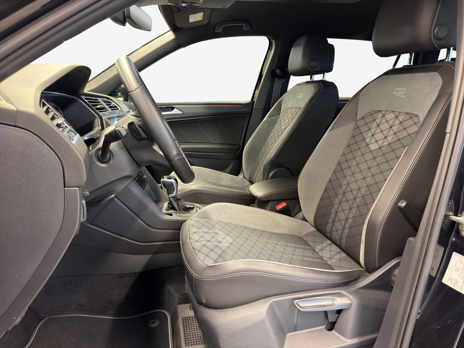 VW Tiguan Allspace 2.0 TDI SCR R-Line 4Motion DSG-image-7