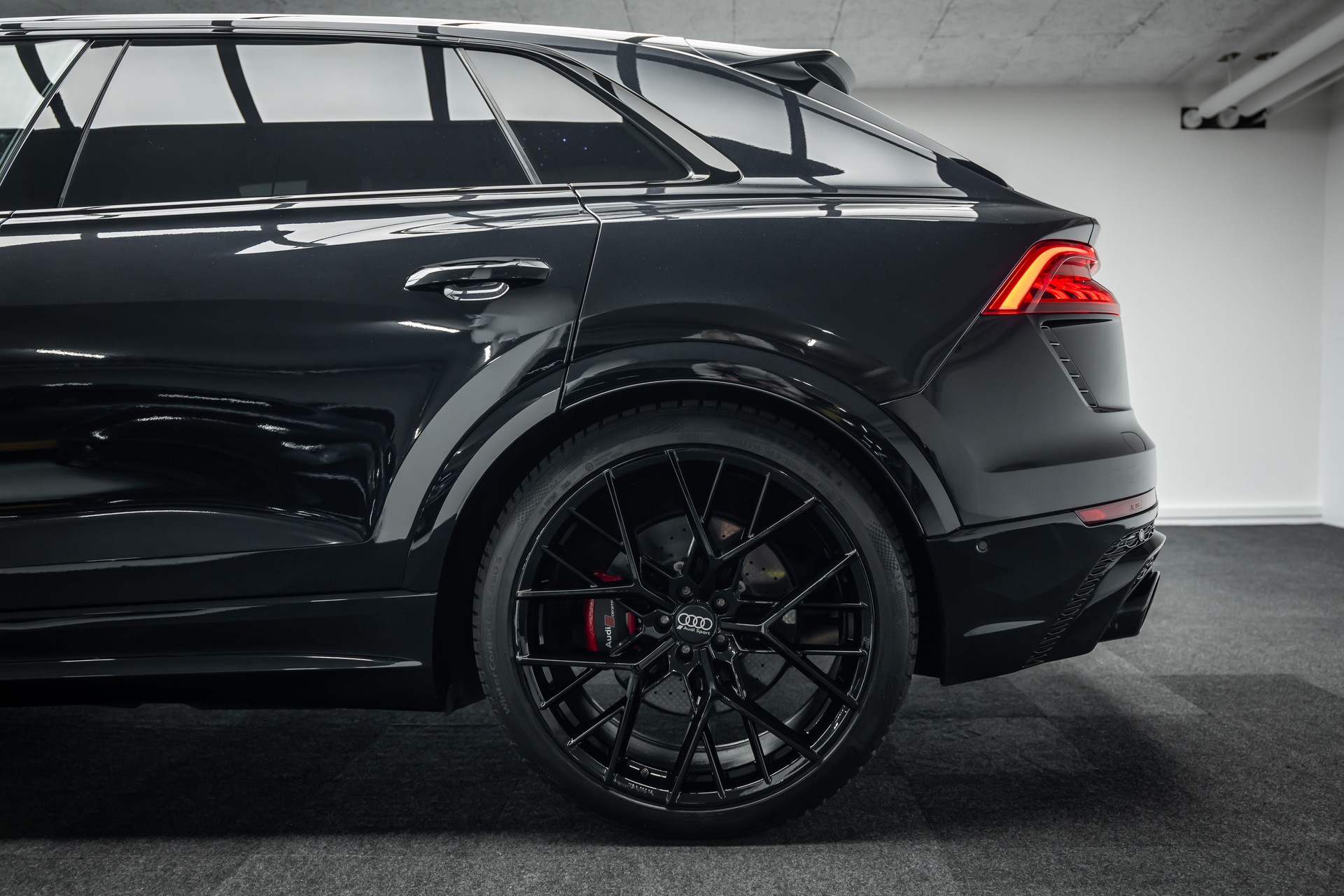 AUDI * RSQ8 * TOP ZUSTAND * TOP AUSSTATTUNG * NEUPREIS ÜBER 224000.- * LEASING AB 640.- *-showroom-element-2