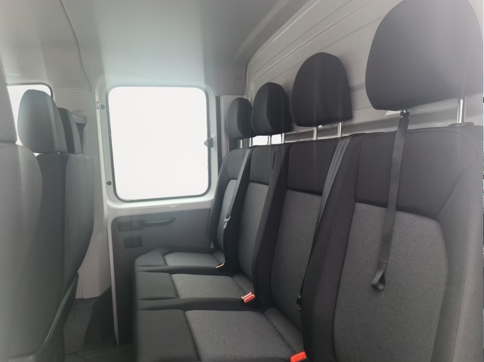 VW Crafter 35 4Motion / Plane / 7-Sitzer-image-5