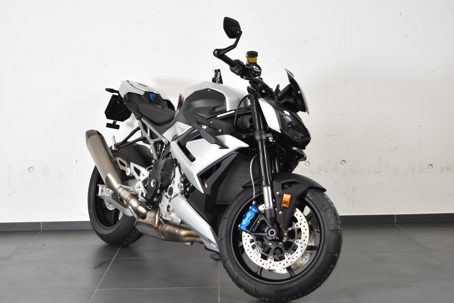 BMW M 1000 R-image-2