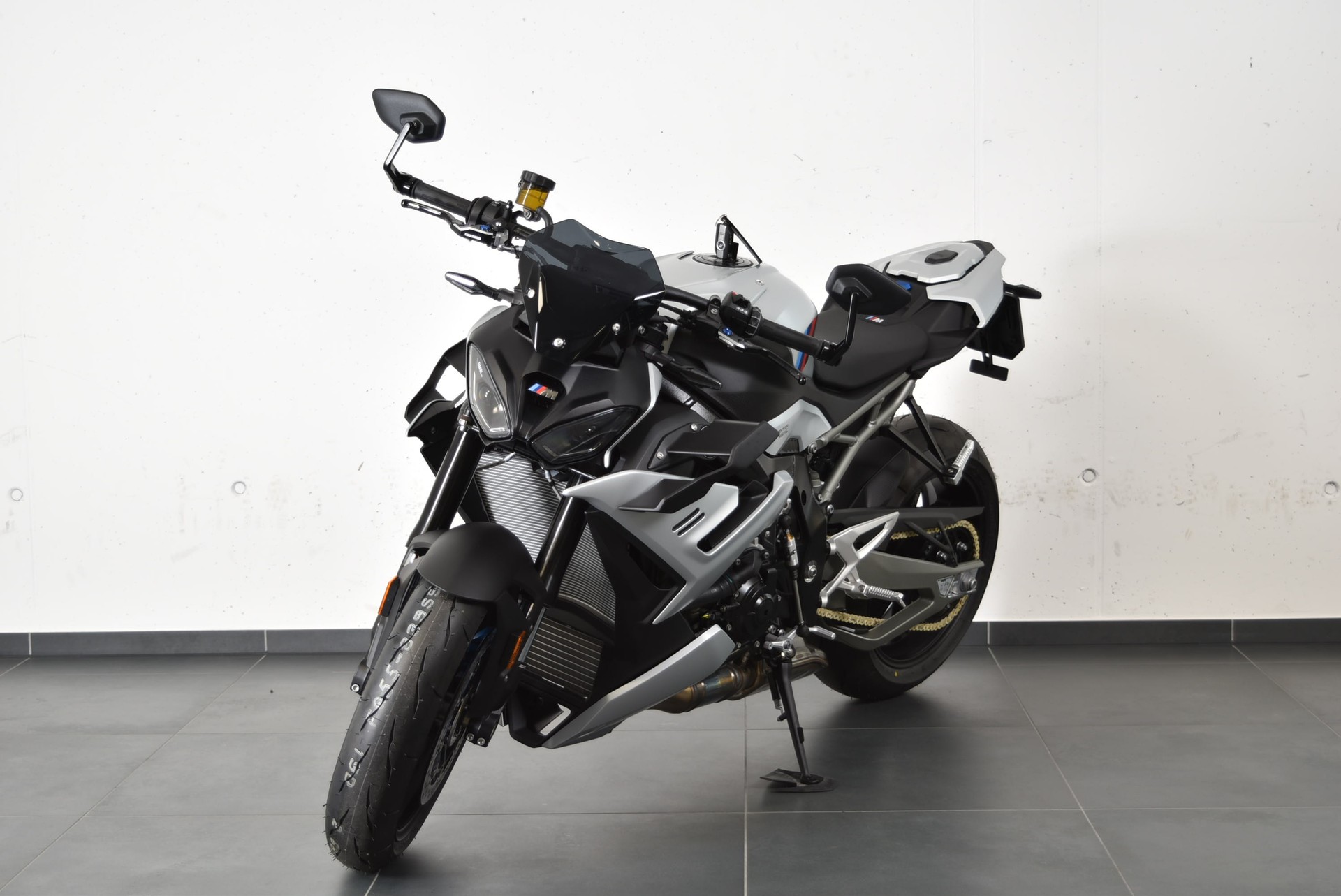 BMW M 1000 R-image-1