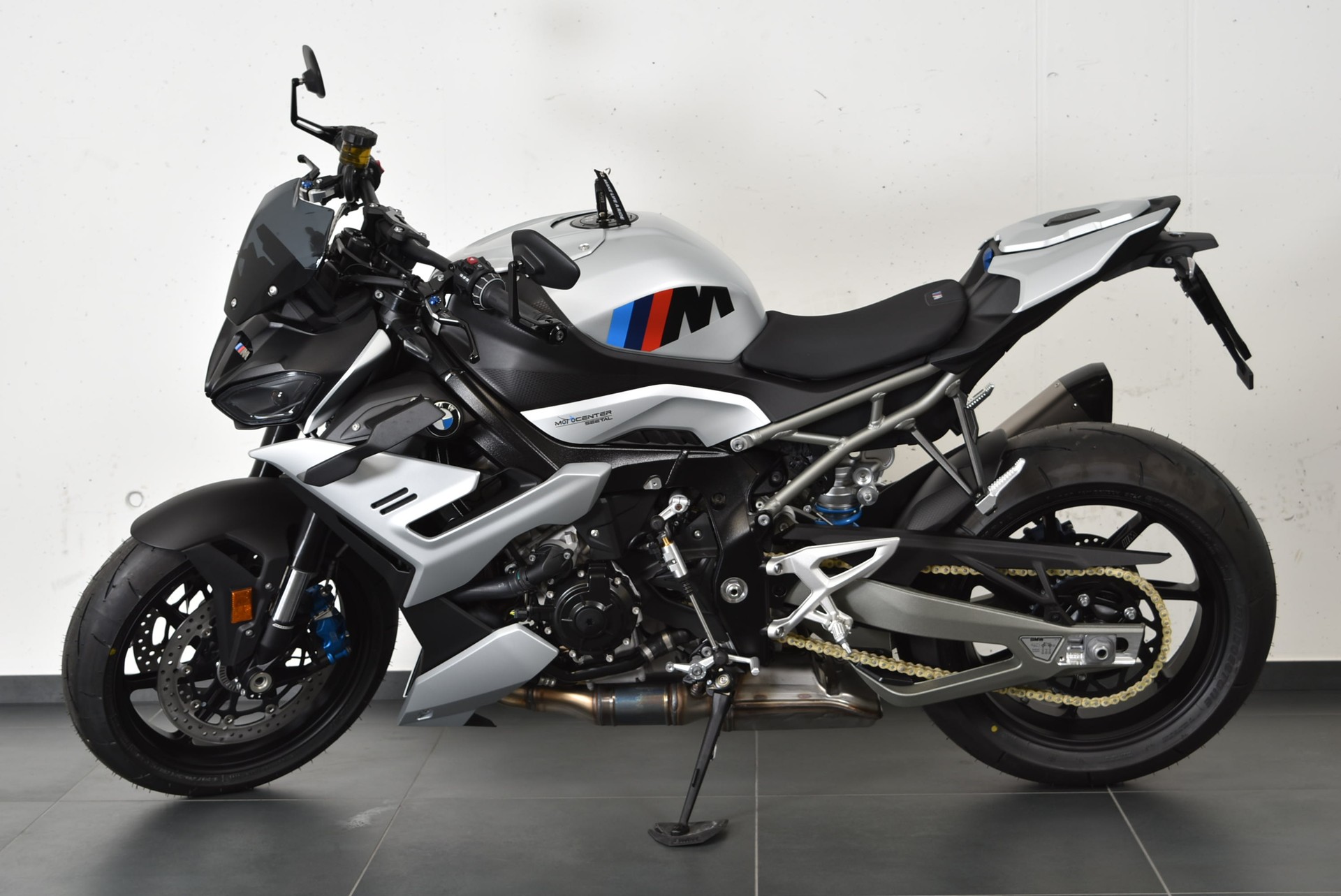 BMW M 1000 R-image-0