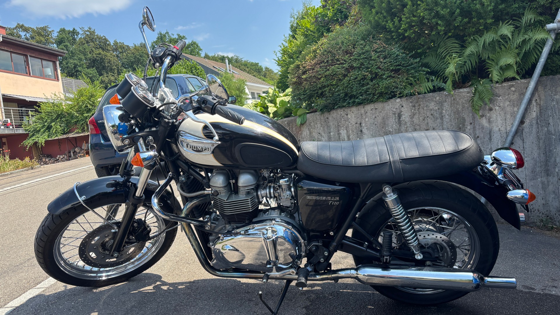 TRIUMPH Bonneville 900 T100-image-3