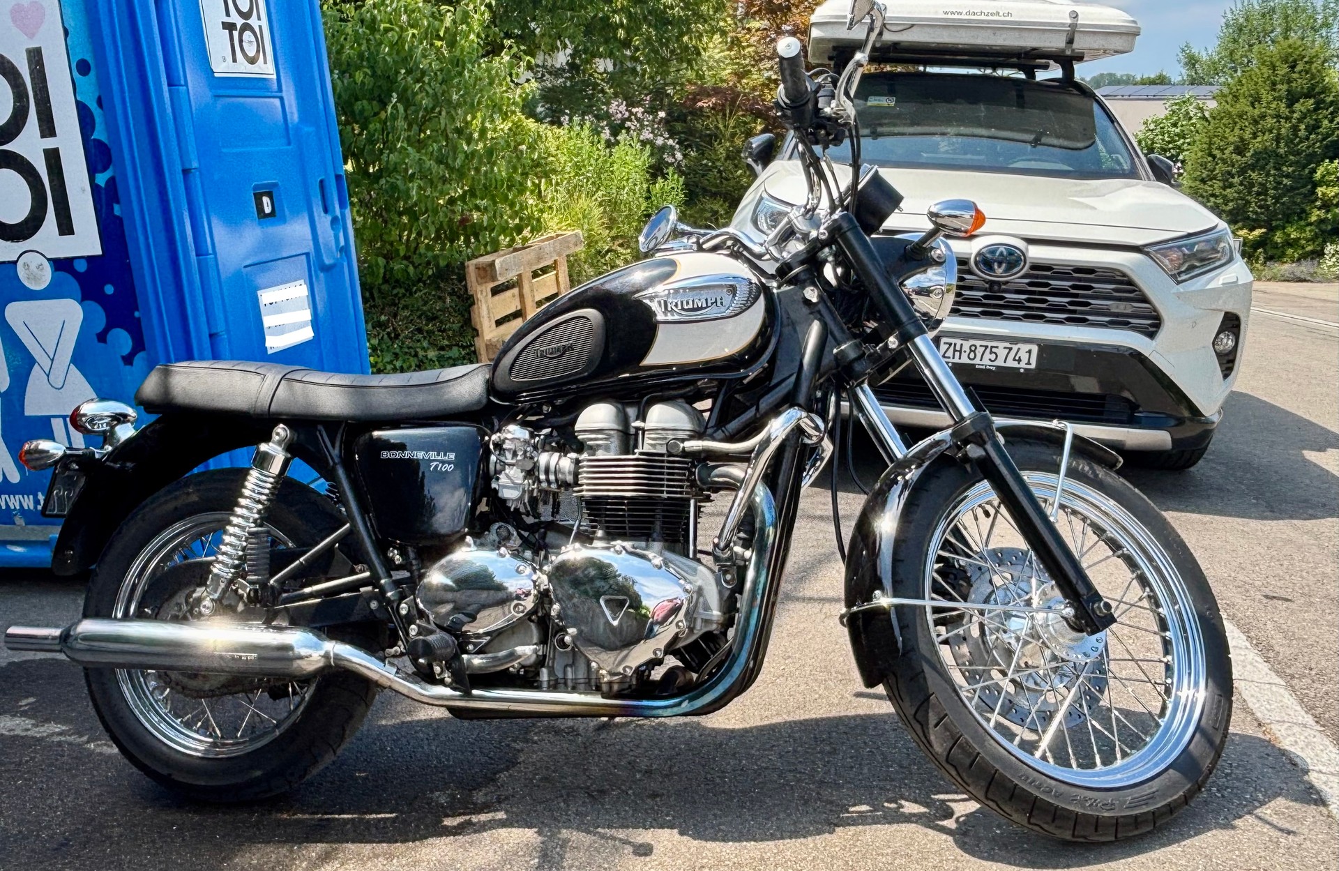 TRIUMPH Bonneville 900 T100-image-9