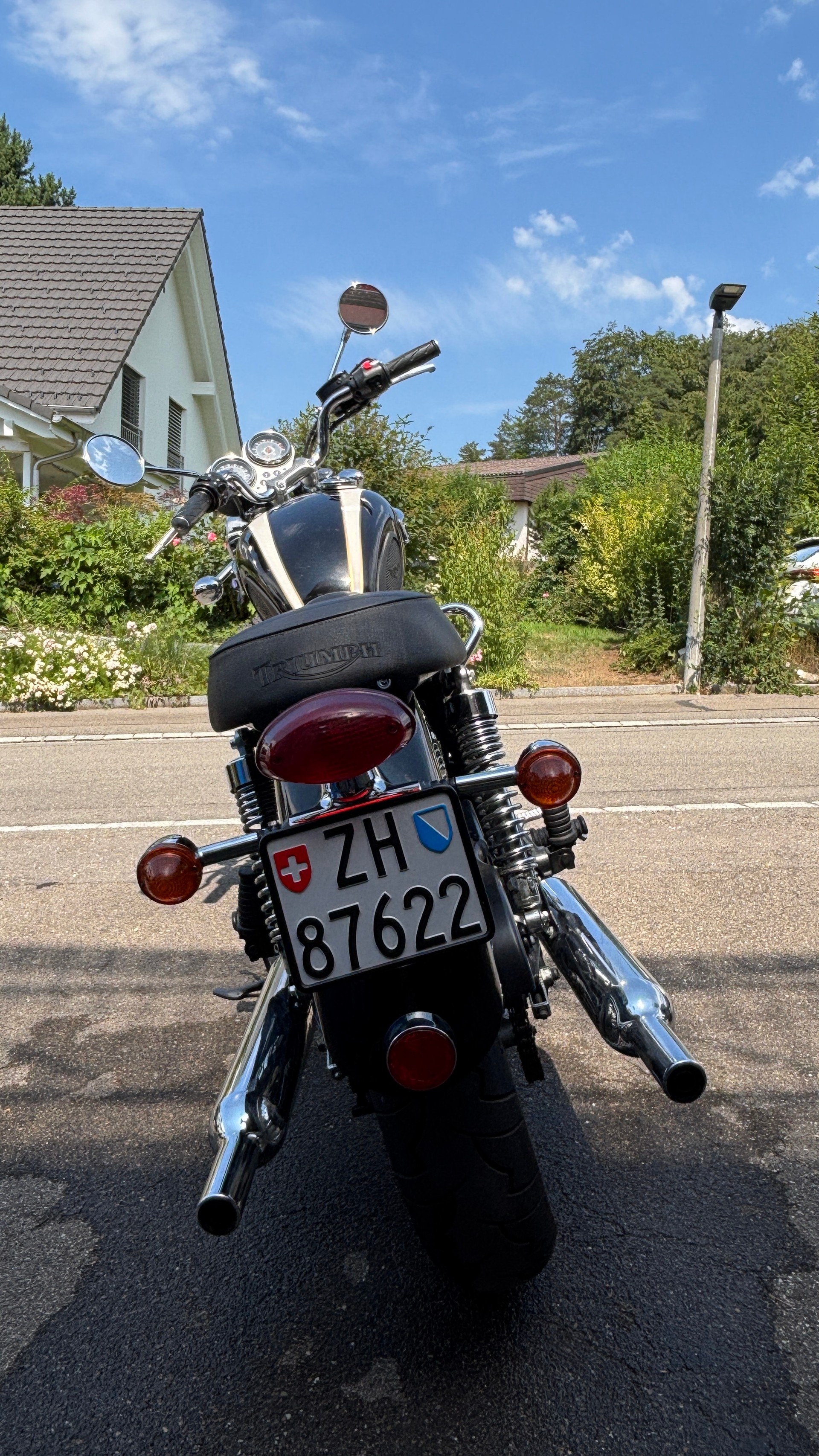 TRIUMPH Bonneville 900 T100-image-8