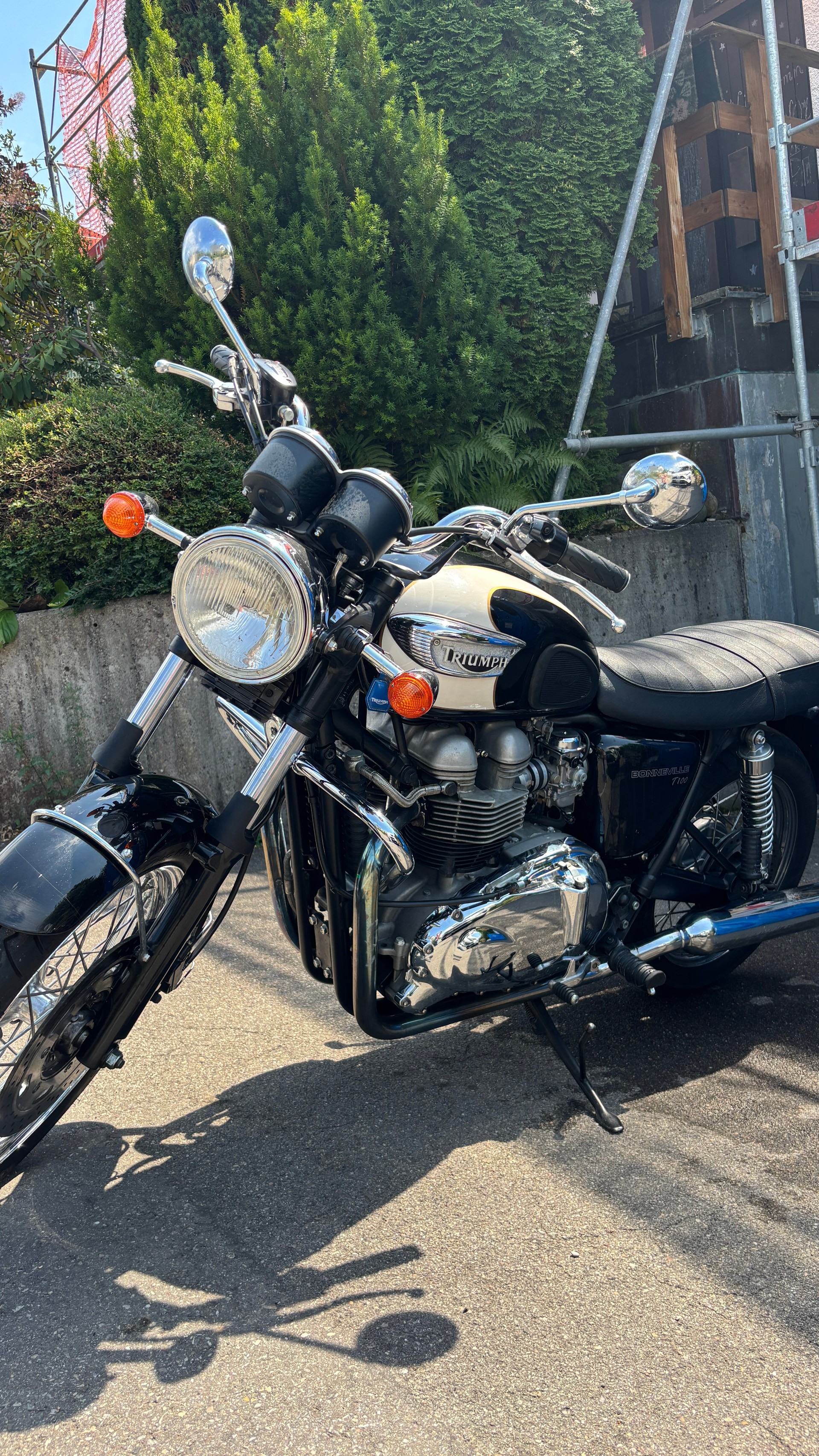 TRIUMPH Bonneville 900 T100-image-1