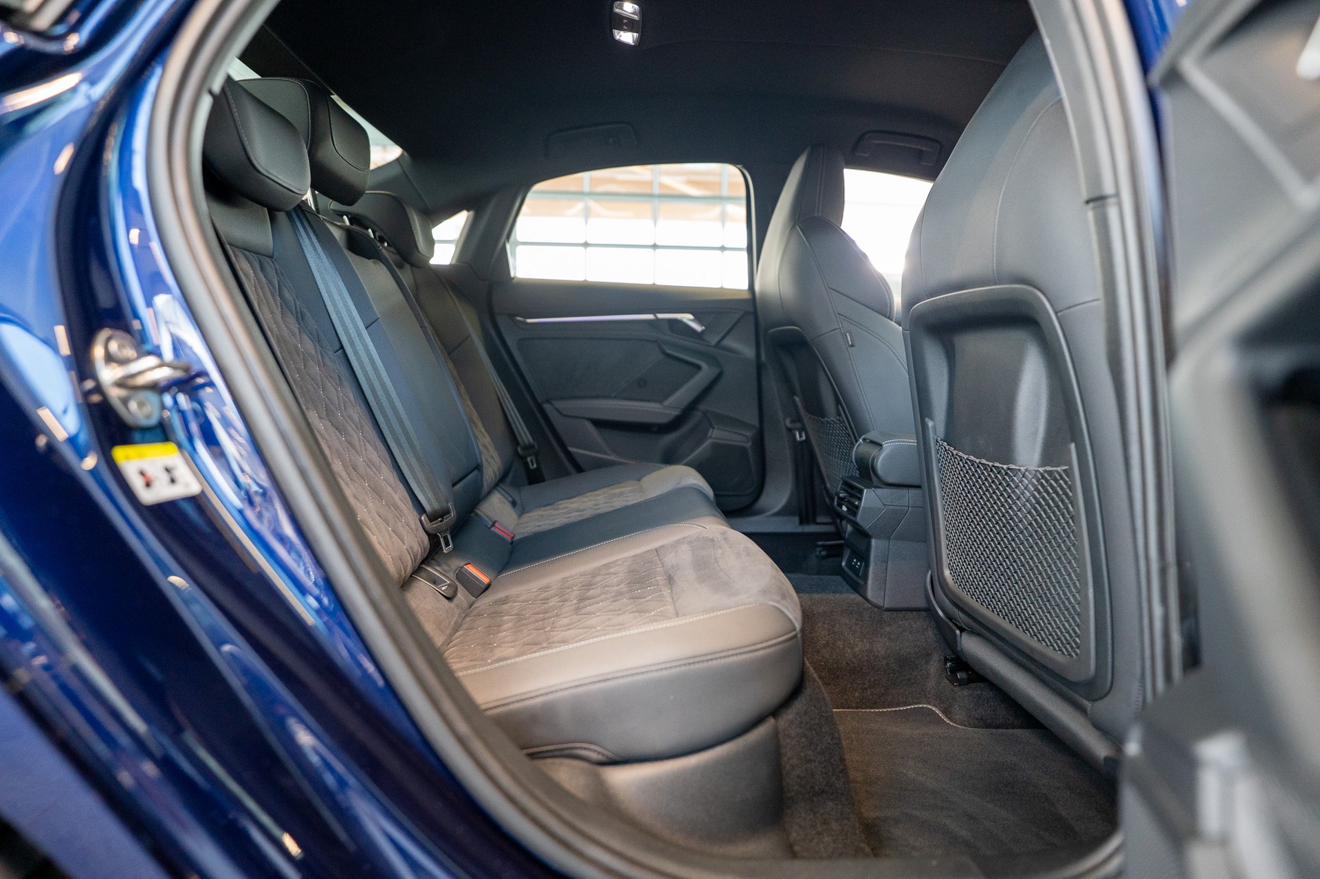 AUDI S3 Limousine 2.0 TFSI quattro S-Tronic / Rückfahrkamera / Sportsitze / Ambientebeleuchtung-image-12