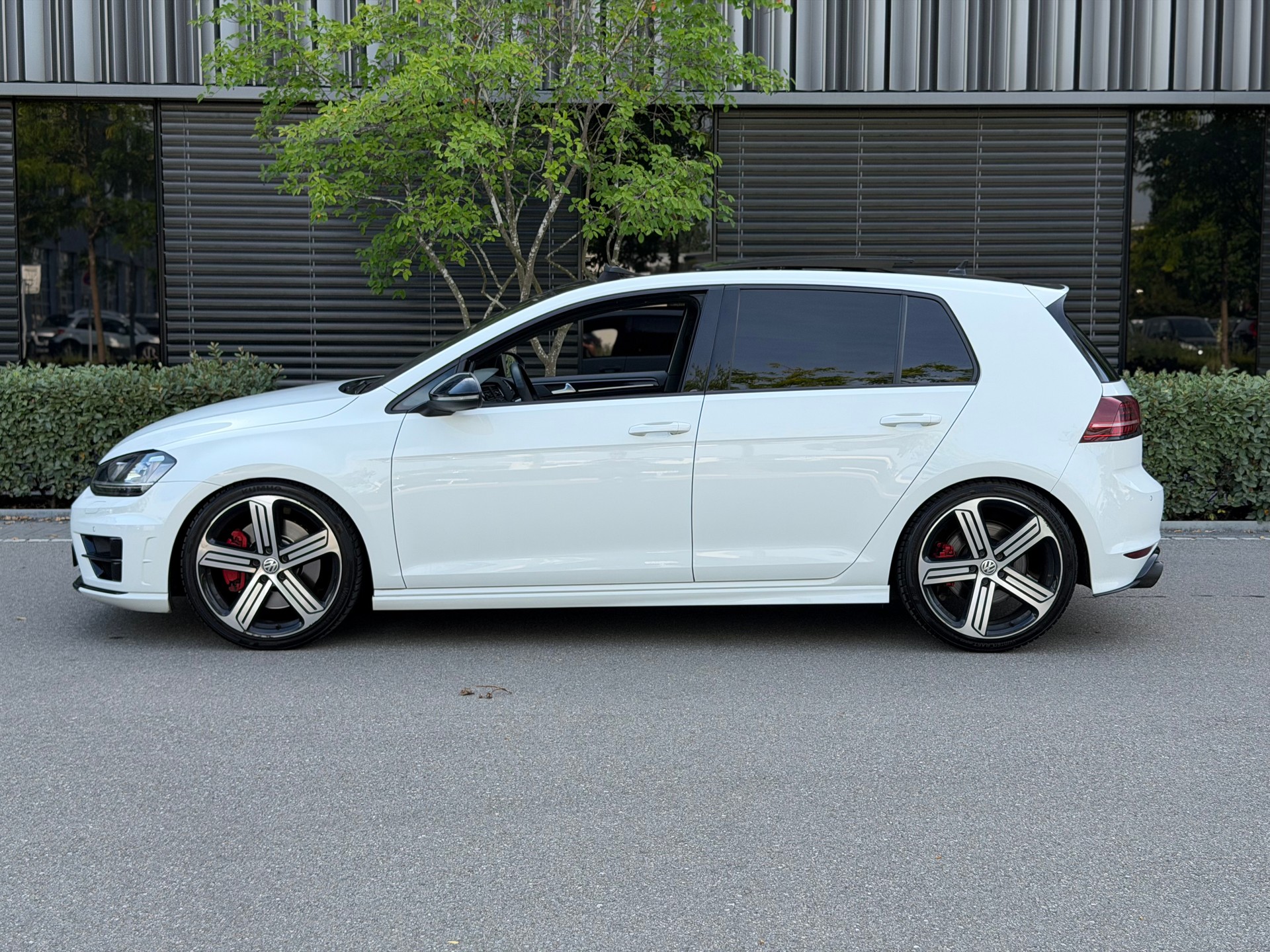 VW Golf 2.0 TSI R 4Motion DSG-image-1