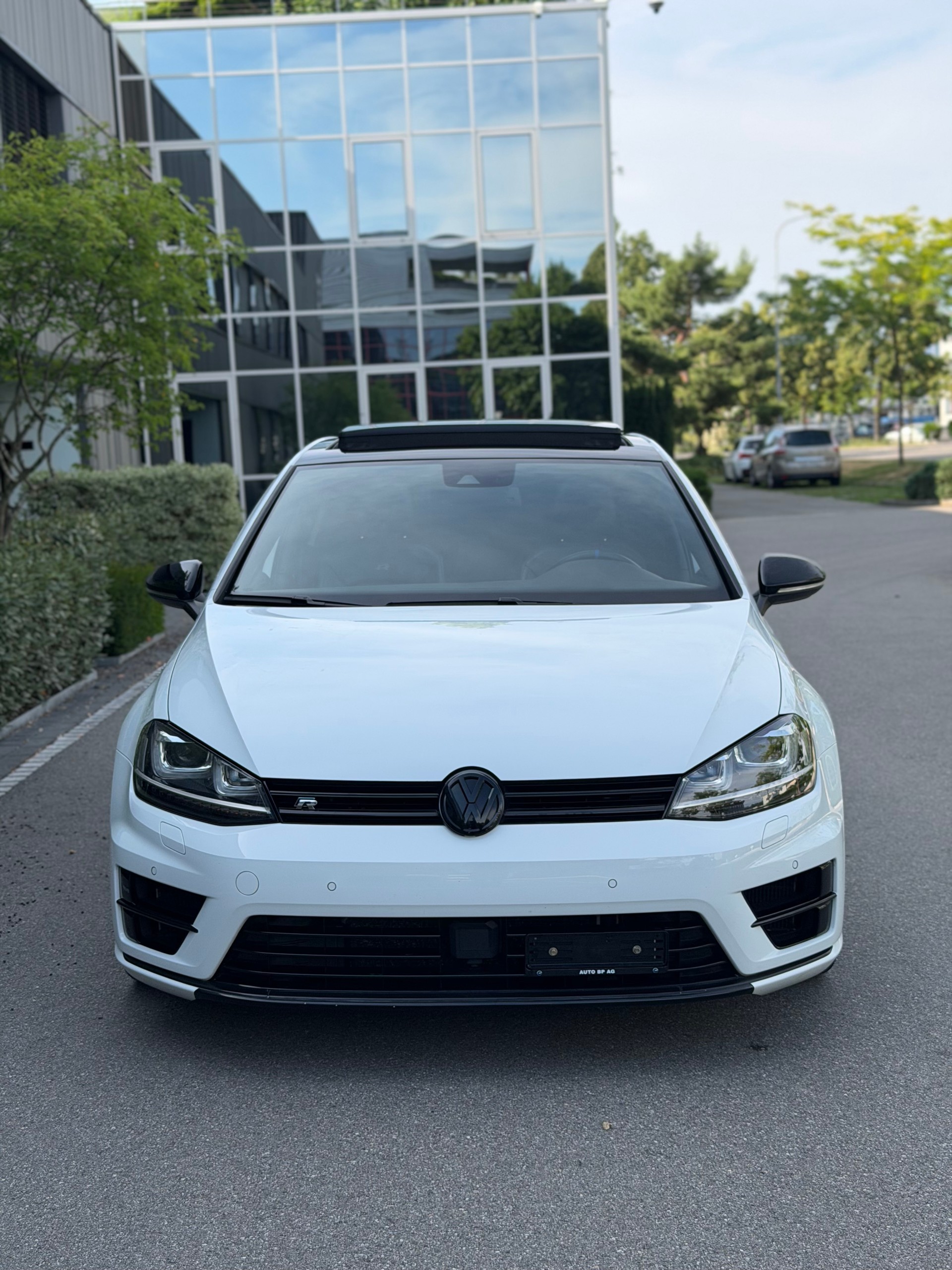 VW Golf 2.0 TSI R 4Motion DSG-image-2