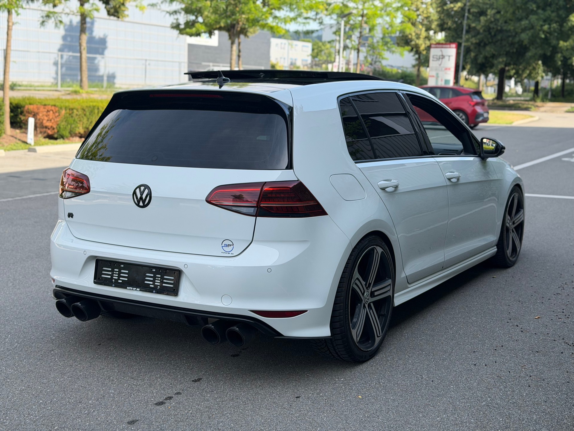 VW Golf 2.0 TSI R 4Motion DSG-image-4