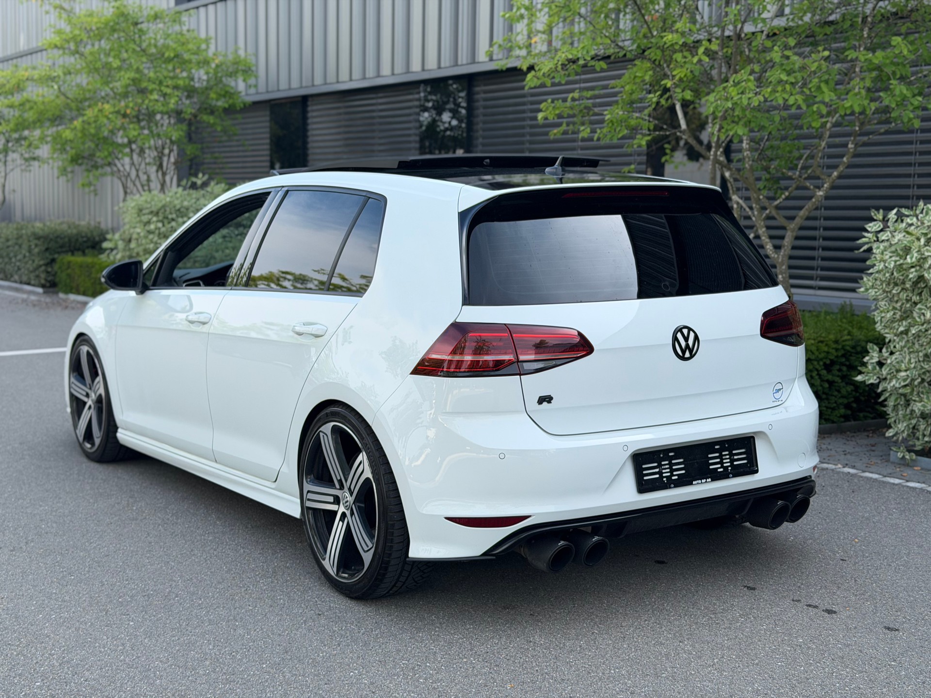 VW Golf 2.0 TSI R 4Motion DSG-image-6