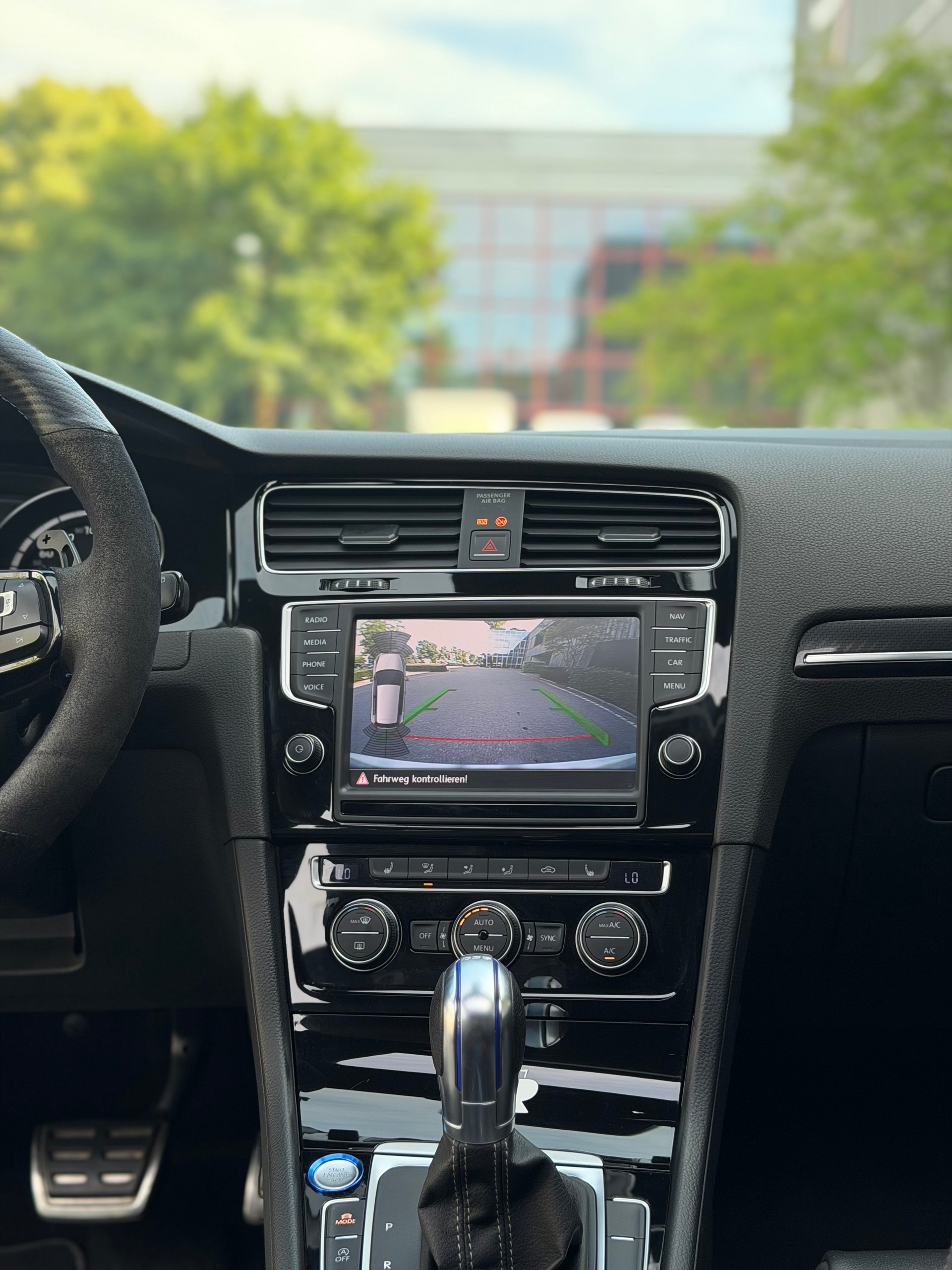 VW Golf 2.0 TSI R 4Motion DSG-image-11