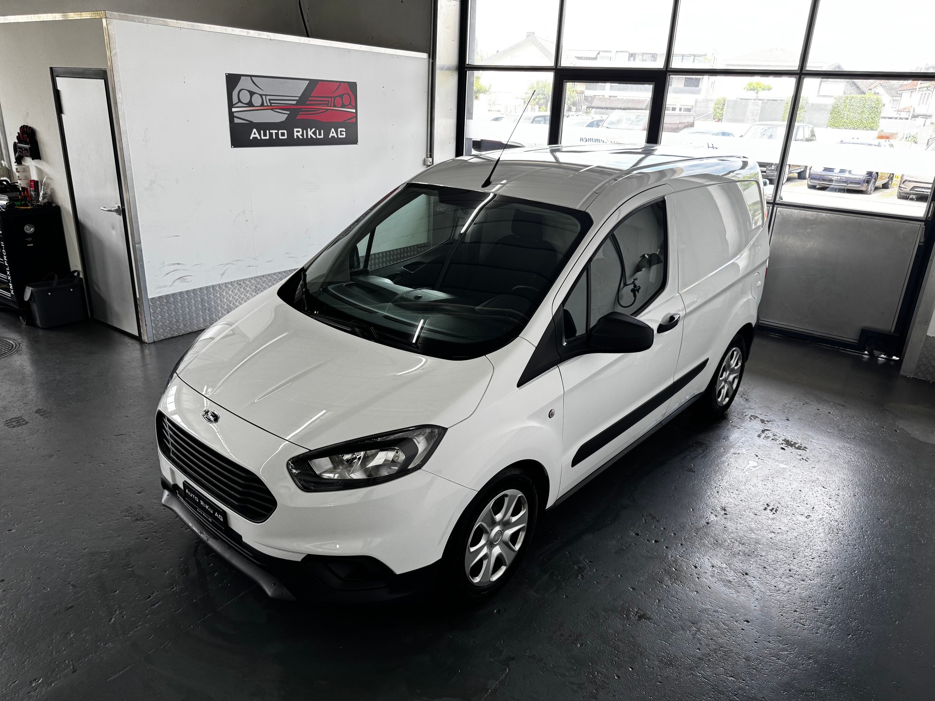 FORD Transit Courier Van 1.0 EcoBoost Basis-image-4