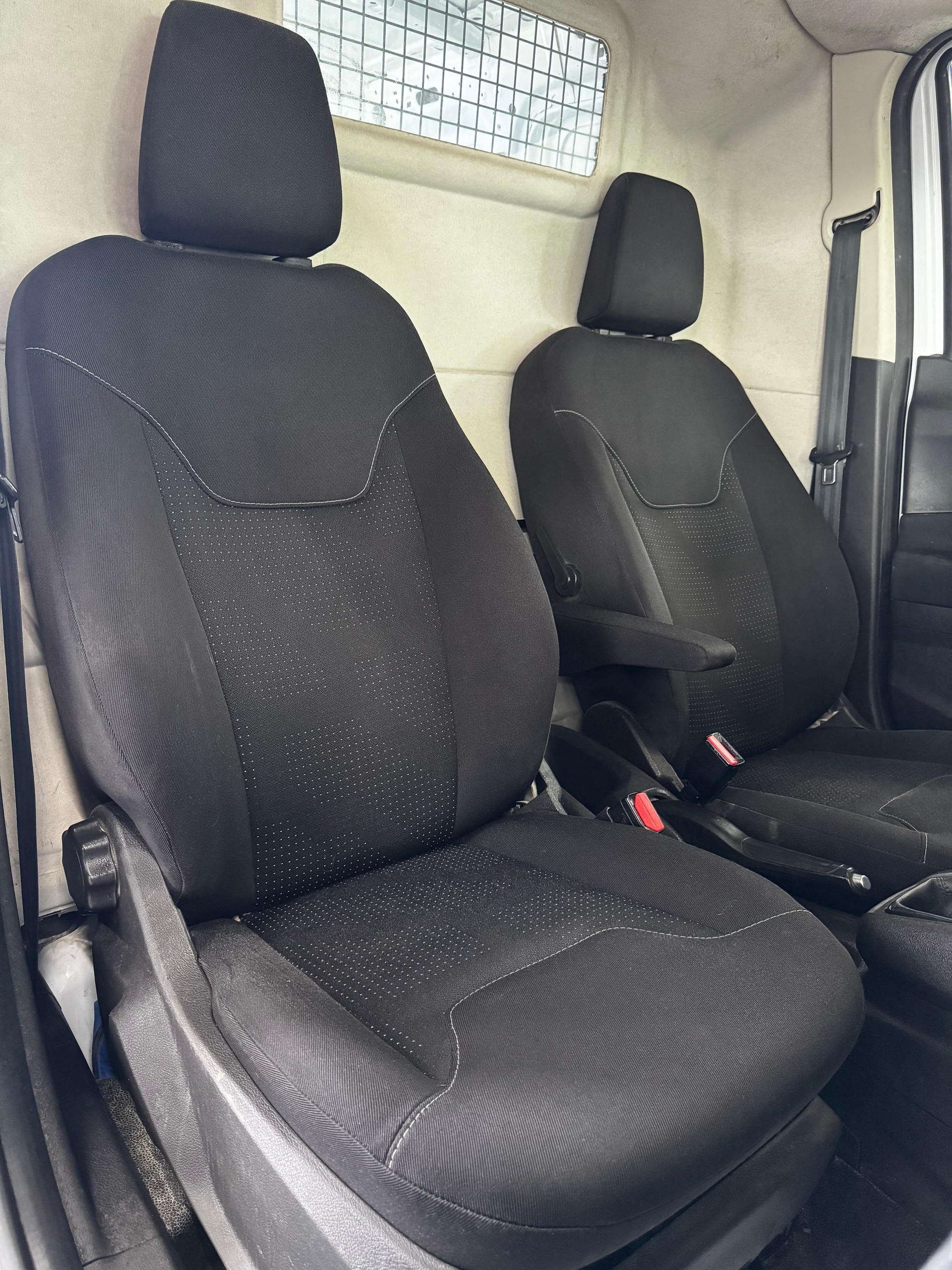 FORD Transit Courier Van 1.0 EcoBoost Basis-image-17
