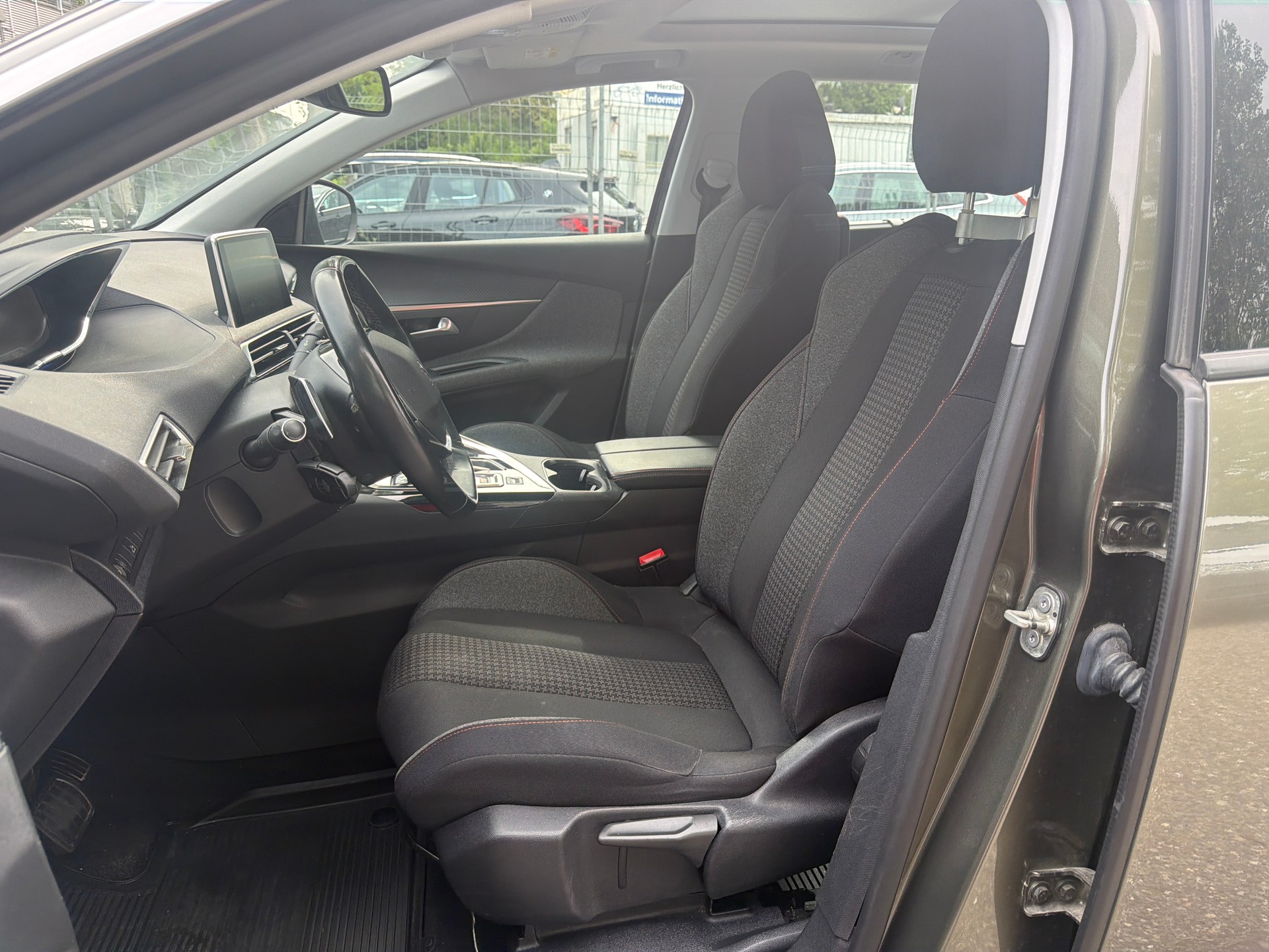 PEUGEOT 5008 1.5 BlueHDi Business Line ETA * 07x Sitze * Gr. Navi * Klima-auto * PDC V&H - RF-Kamera * Tempomat * Frisch Ab MFK *-image-12