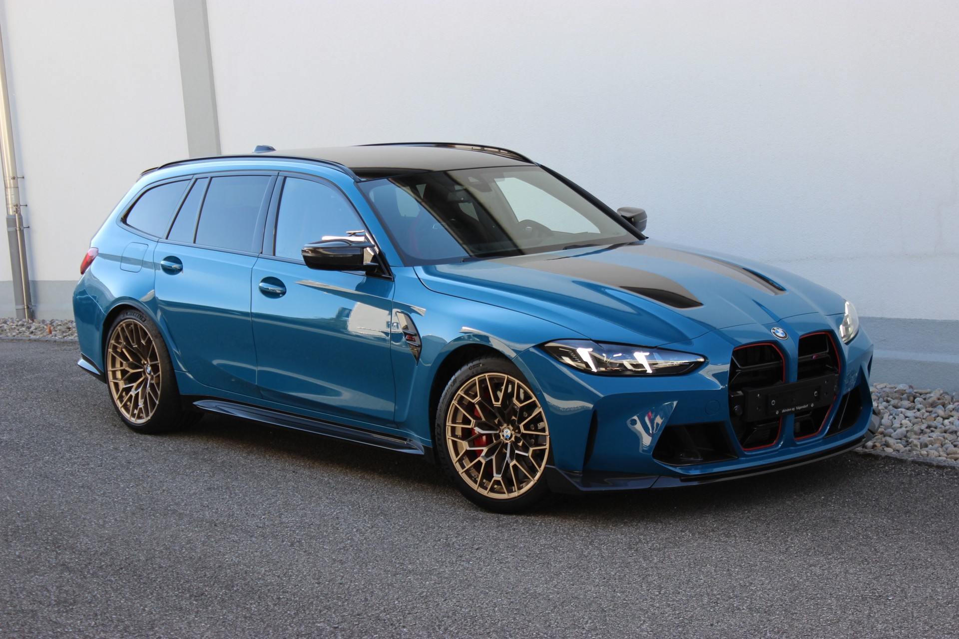 BMW M3 CS Touring Individual *LAGUNA SECA BLAU*-showroom-element-2