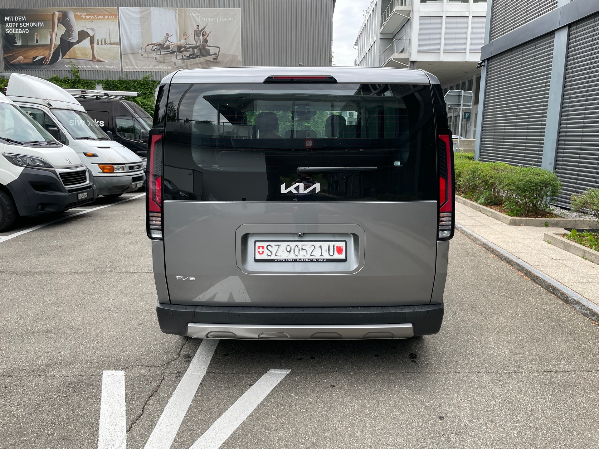 KIA PV5 71.2 kWh Elite-showroom-element-3