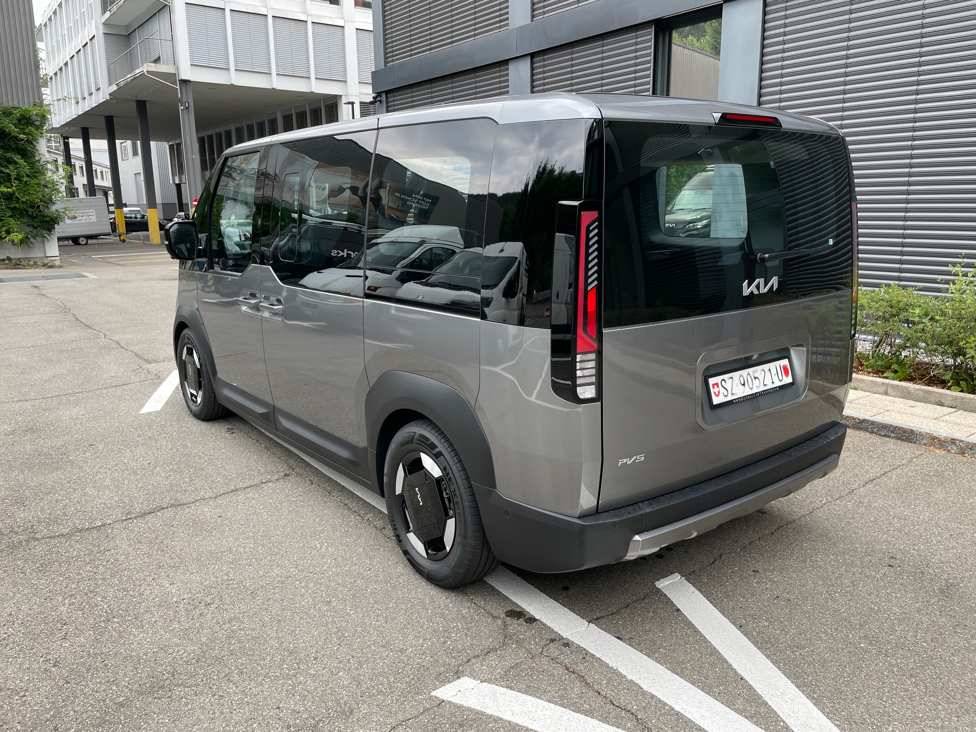 KIA PV5 71.2 kWh Elite-showroom-element-2
