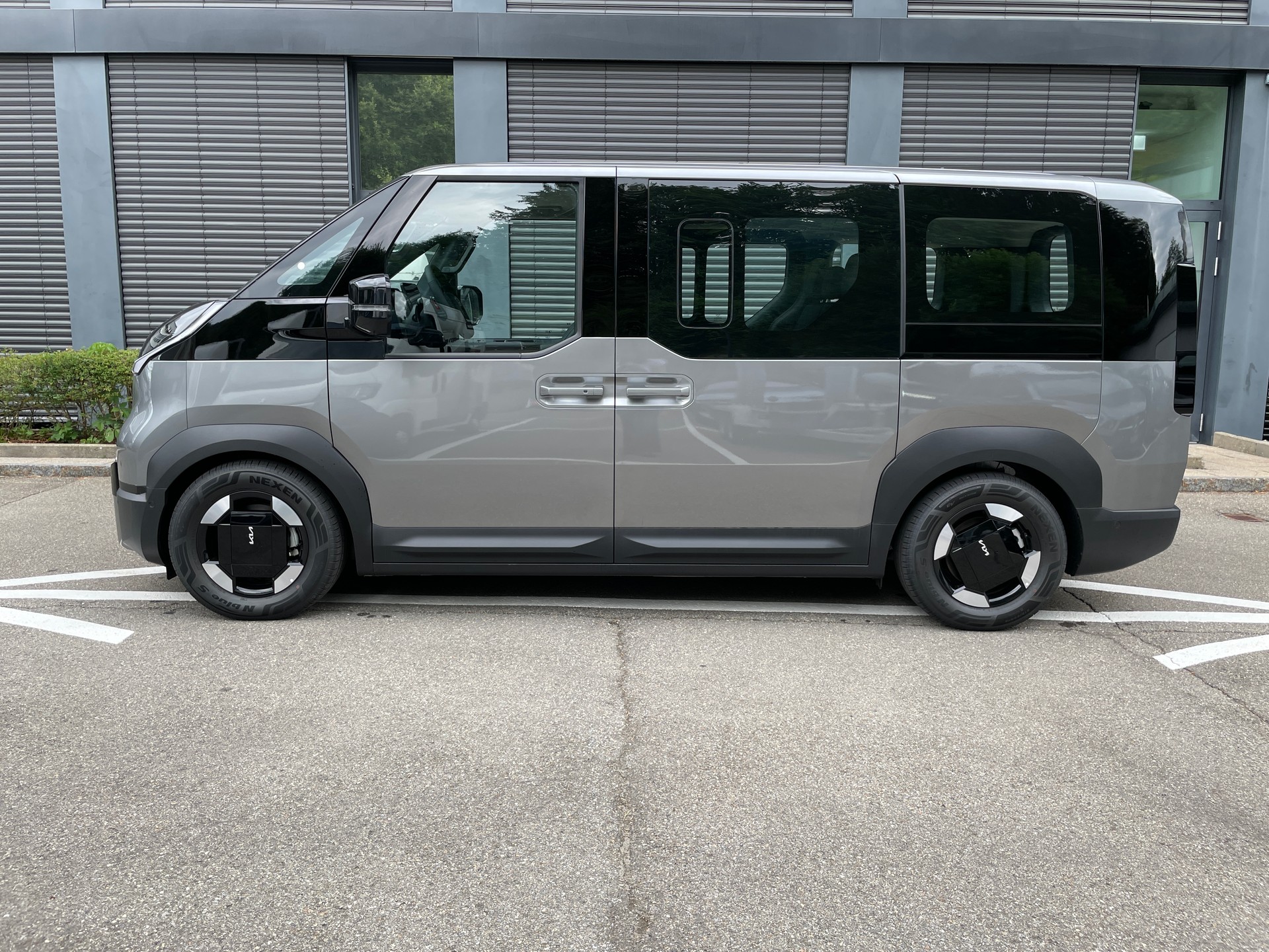KIA PV5 71.2 kWh Elite-showroom-element-1