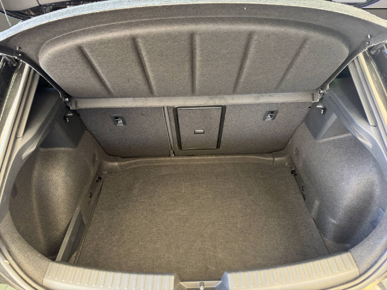 SEAT Leon 1.5 eTSI 150PS FR DSG-showroom-element-3
