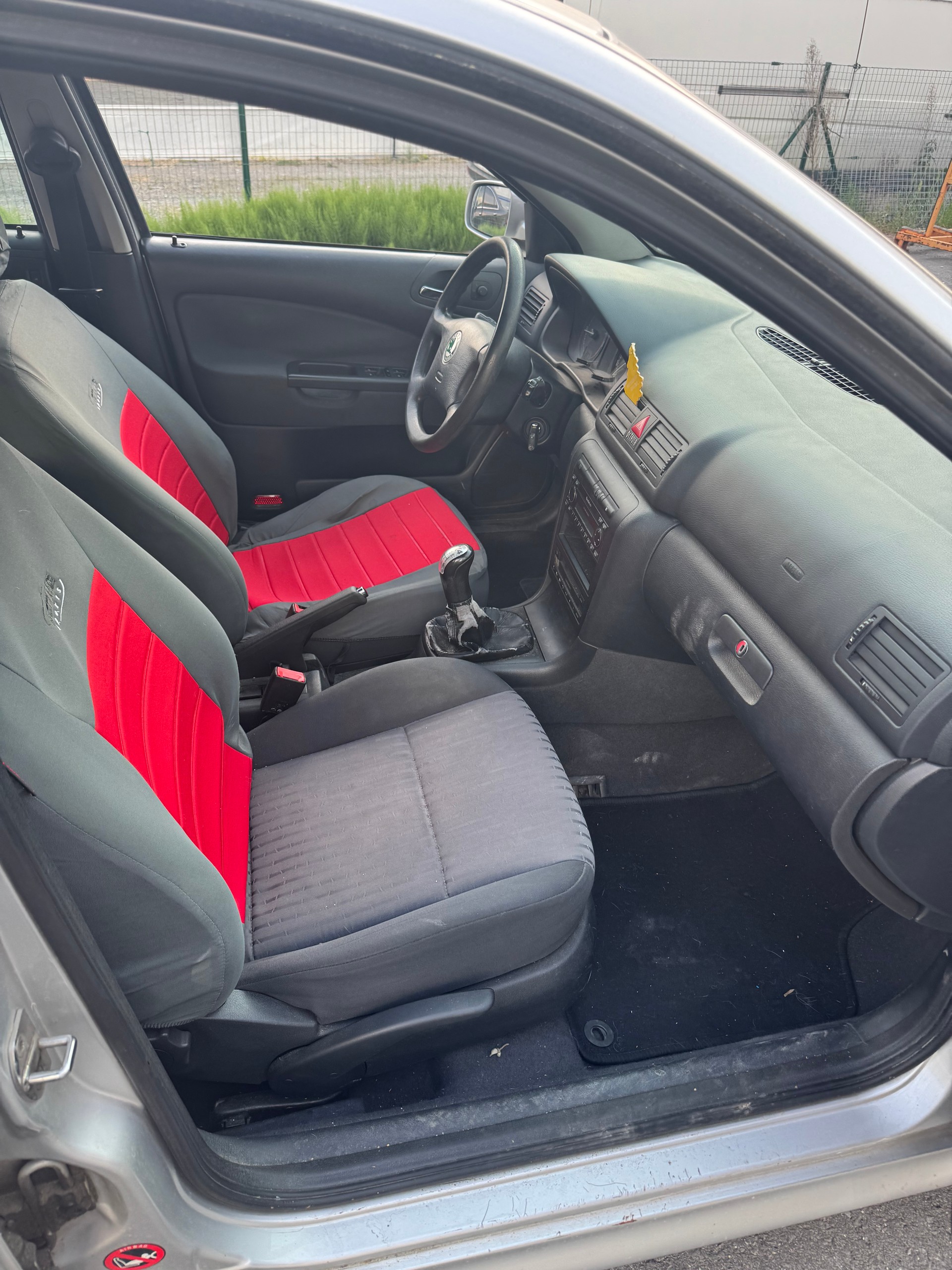 SKODA Octavia 1.9 TDI Ambiente 4x4-image-6