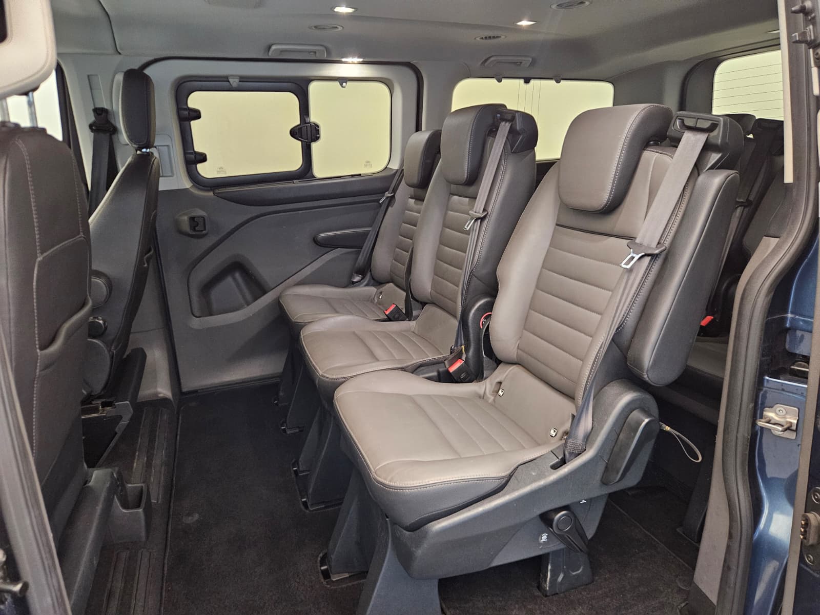 FORD Tourneo Custom 320 L1H1 Titanium-image-12