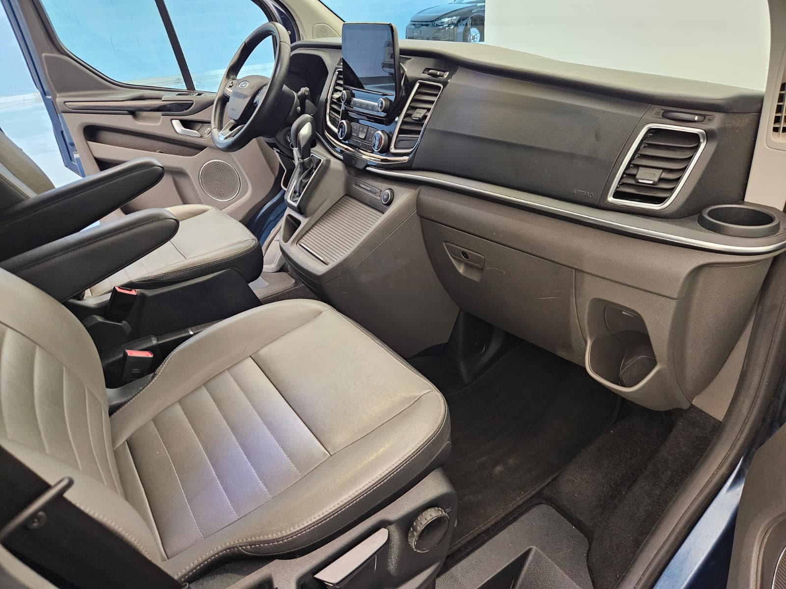 FORD Tourneo Custom 320 L1H1 Titanium-image-11