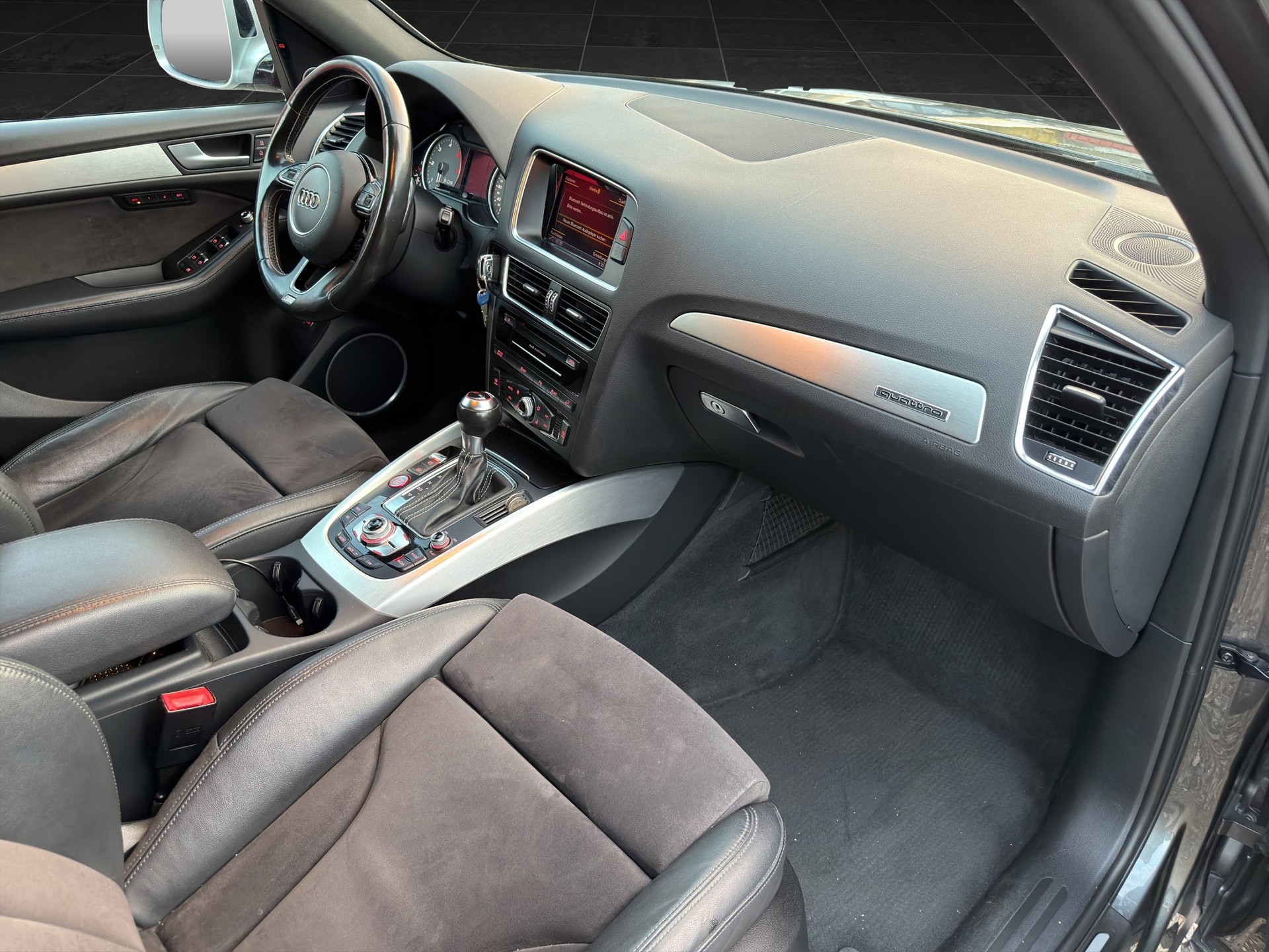 AUDI SQ5 3.0 TDI quattro tiptronic-image-11