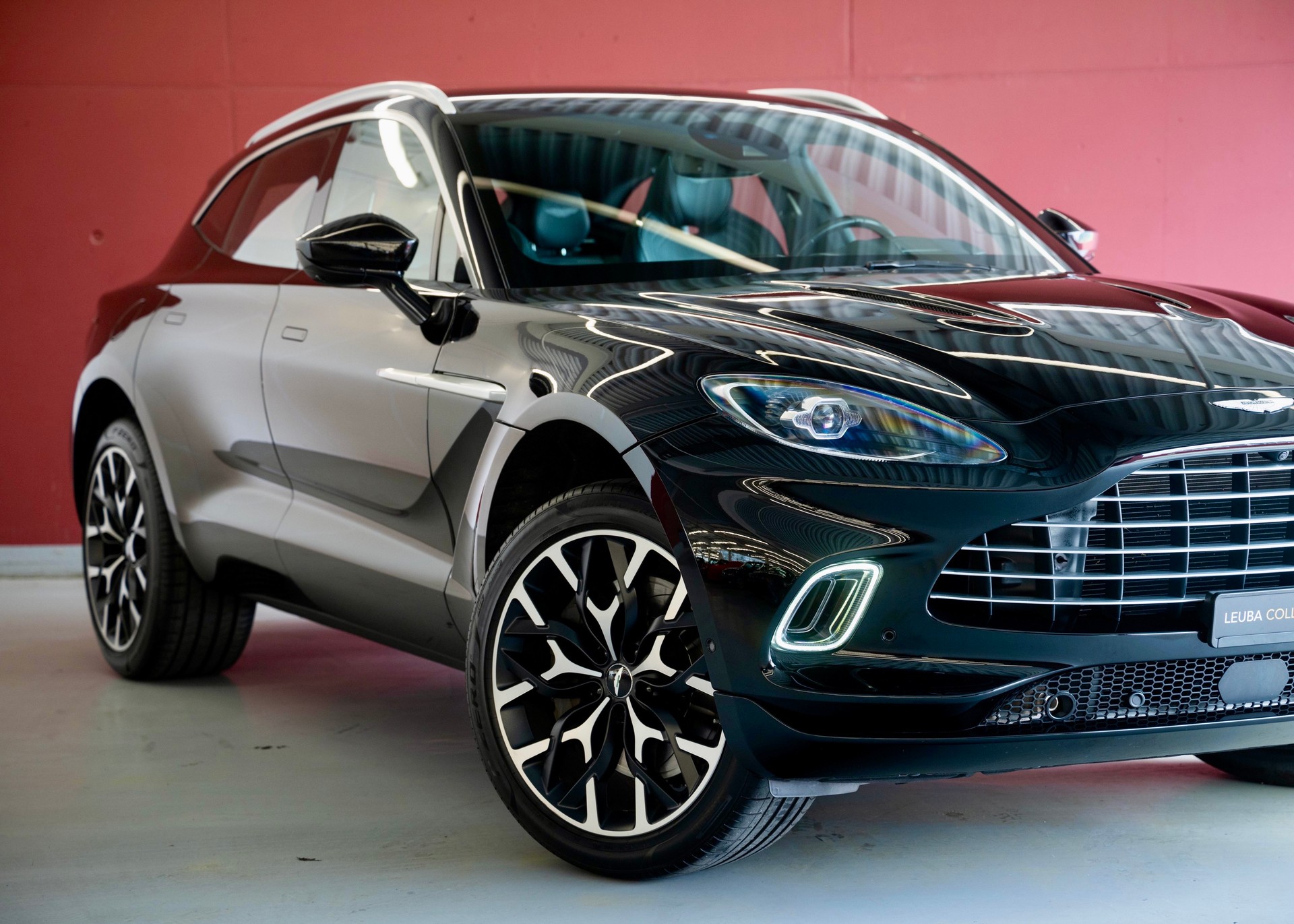 ASTON MARTIN DBX 4.0 V8 (1st hand, perfect condition, full Aston Martin history)-image-9