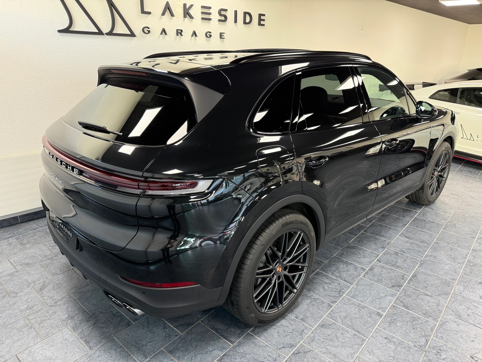 PORSCHE Cayenne Tiptronic-showroom-element-3