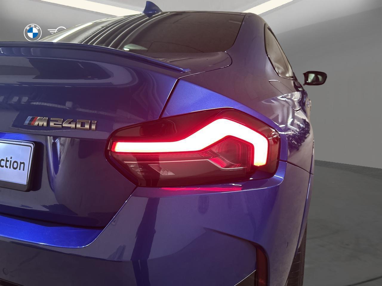 BMW M240i xDrive Coupé-image-9