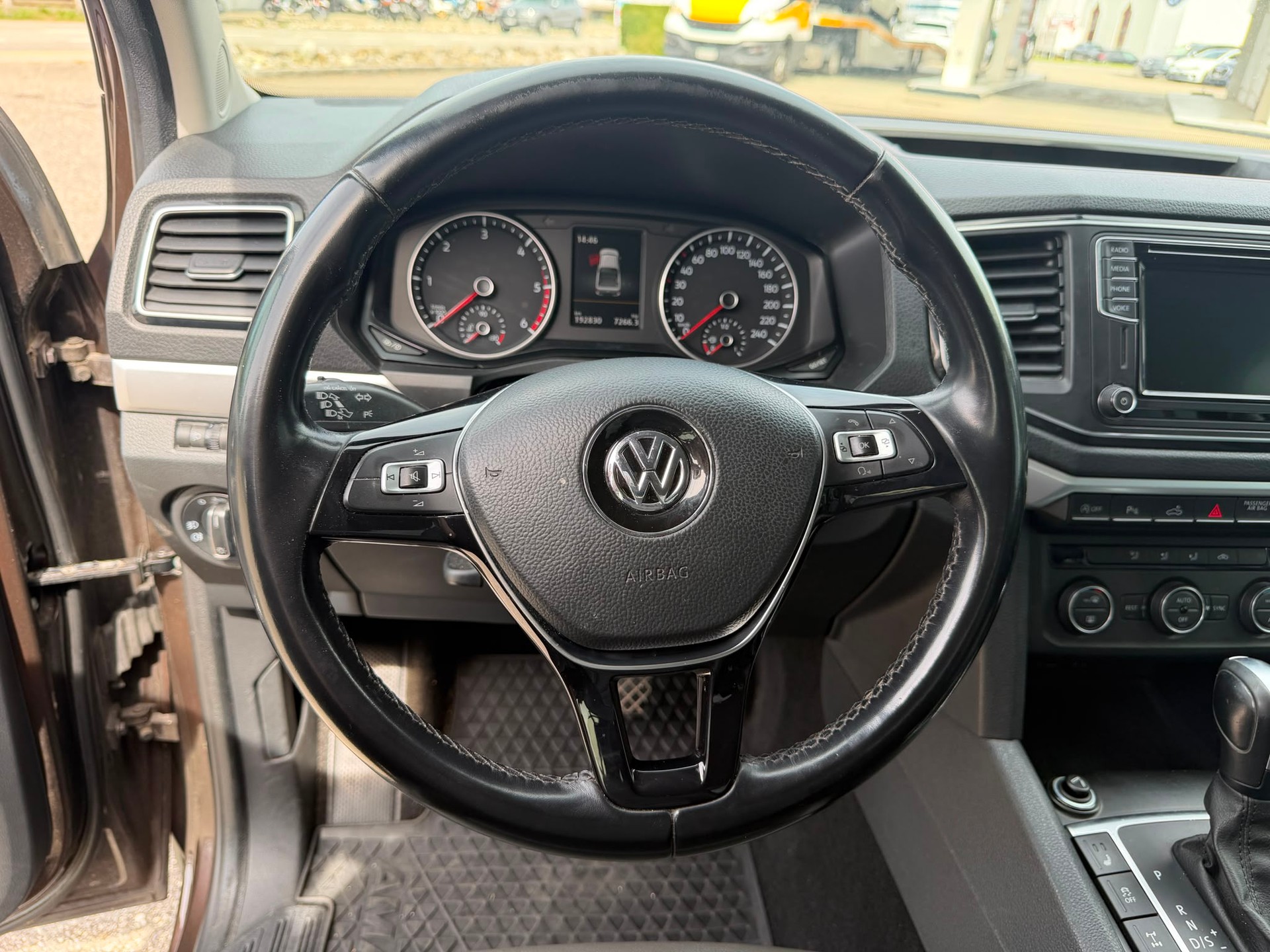 VW Amarok 3.0TDI Crossline 4Motion Automatic-image-15