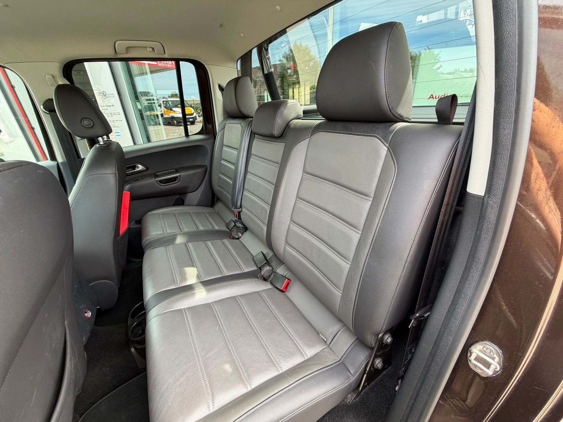 VW Amarok 3.0TDI Crossline 4Motion Automatic-image-23