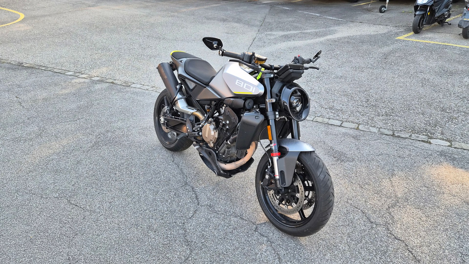 HUSQVARNA SVARTPILEN 801-image-8