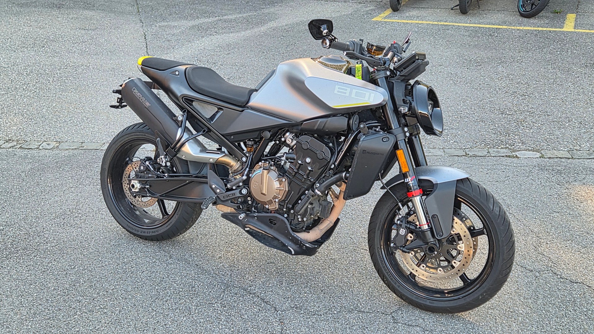 HUSQVARNA SVARTPILEN 801