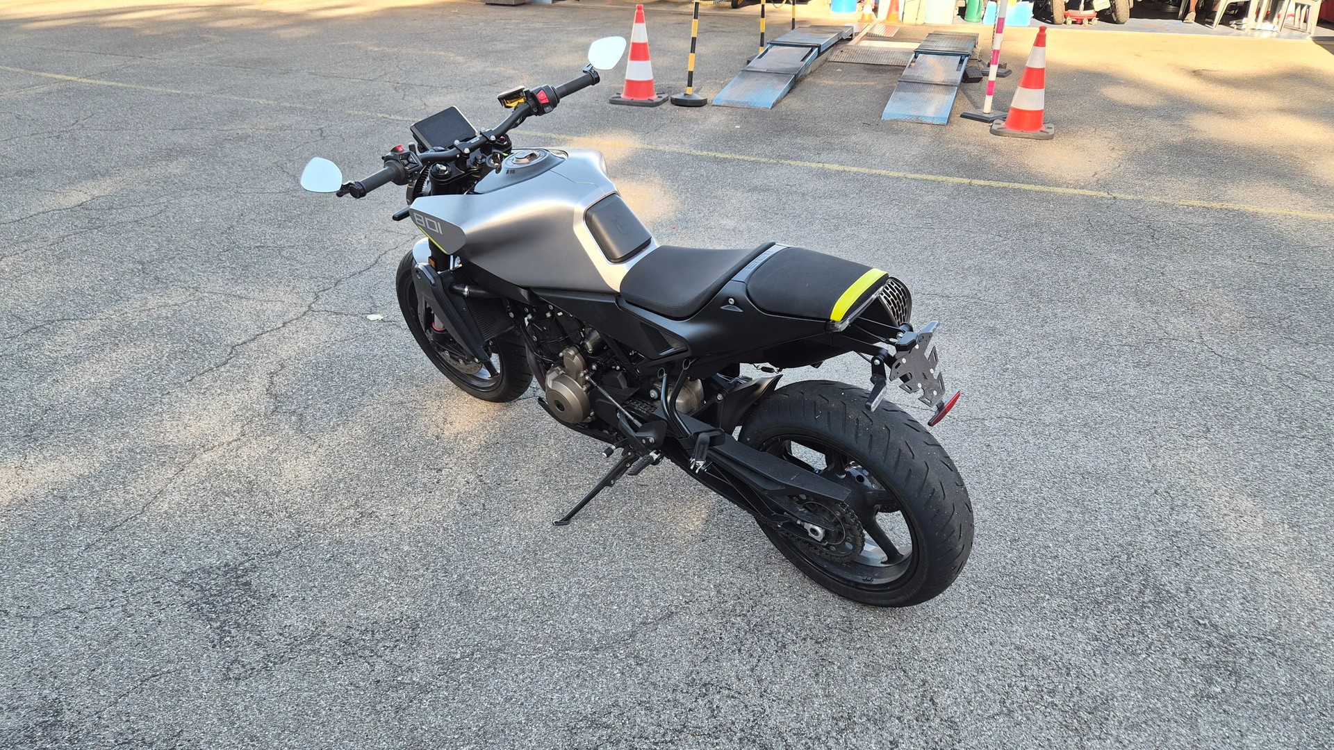 HUSQVARNA SVARTPILEN 801-image-4