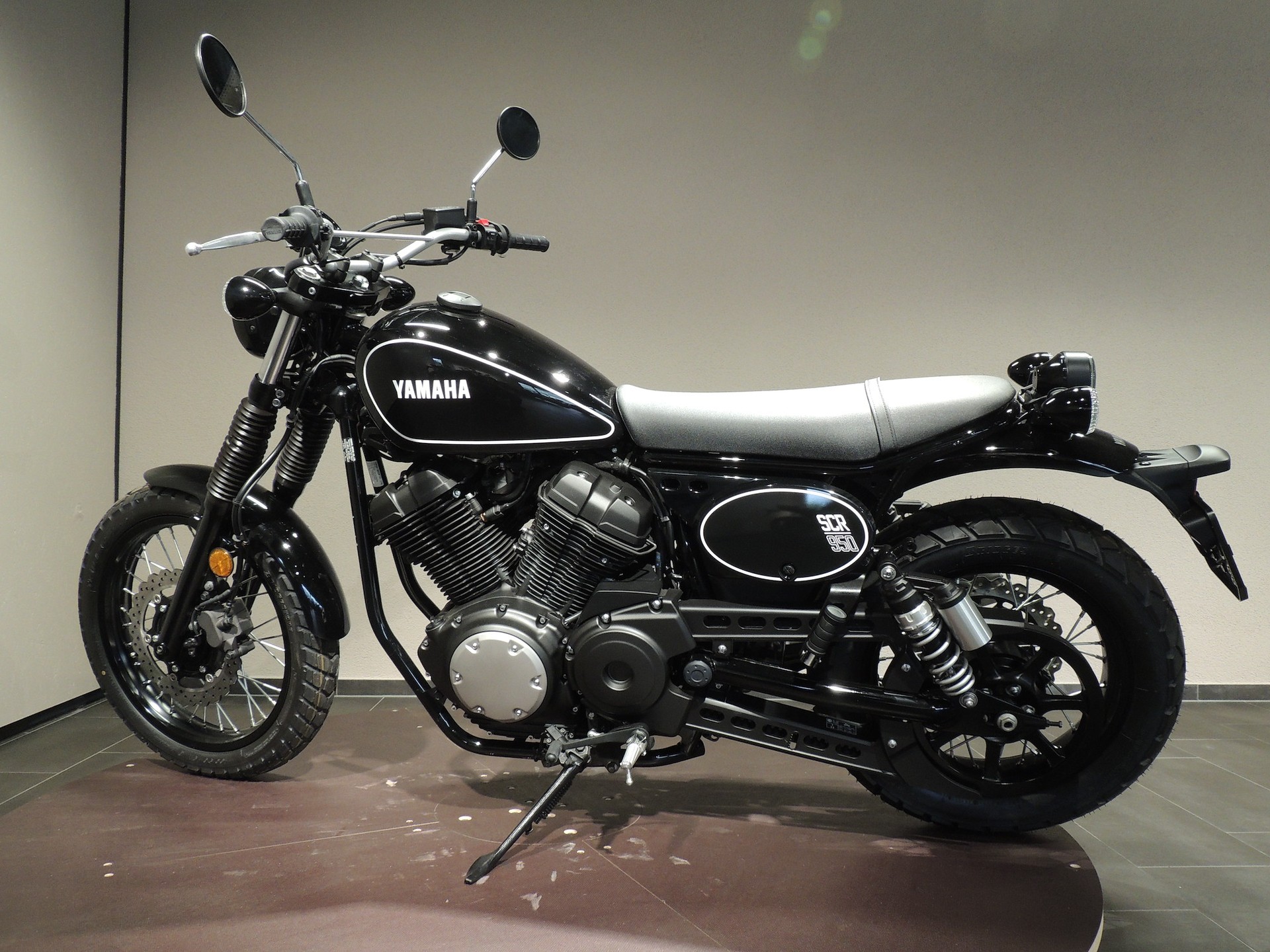 YAMAHA SCR 950-image-2