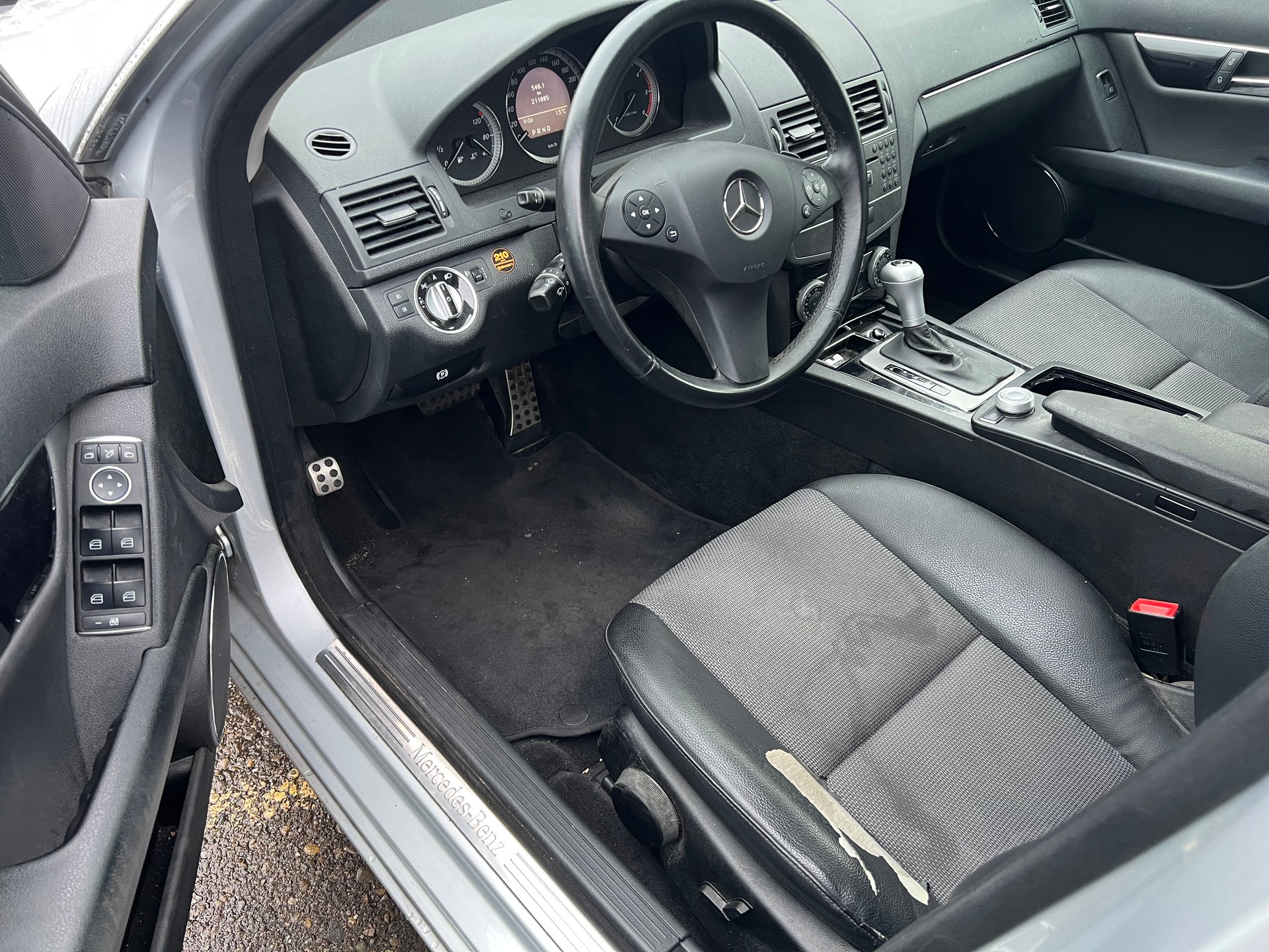 MERCEDES-BENZ C 220 CDI BlueEfficiency Avantgarde Automatic-image-7