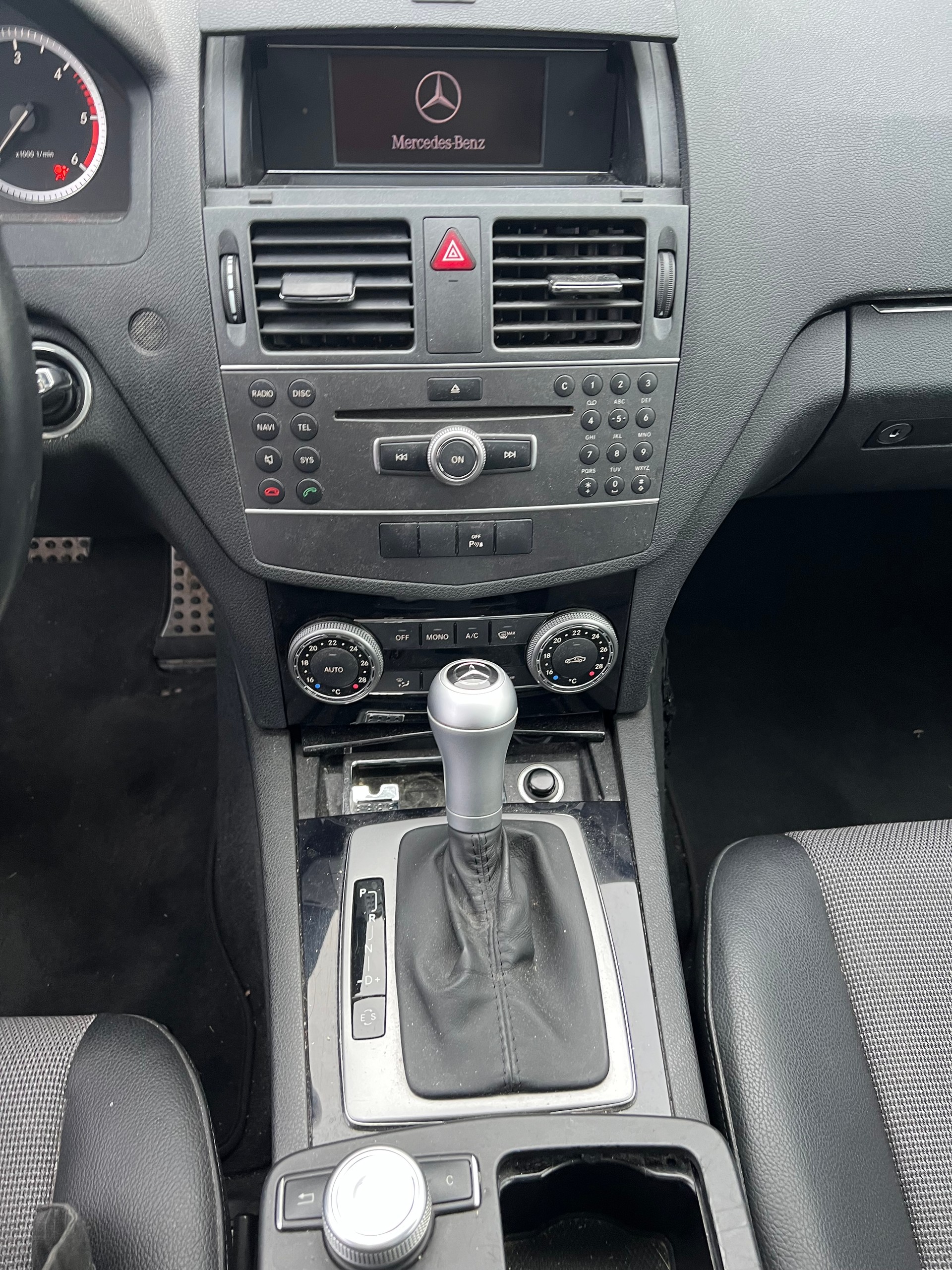 MERCEDES-BENZ C 220 CDI BlueEfficiency Avantgarde Automatic-image-9