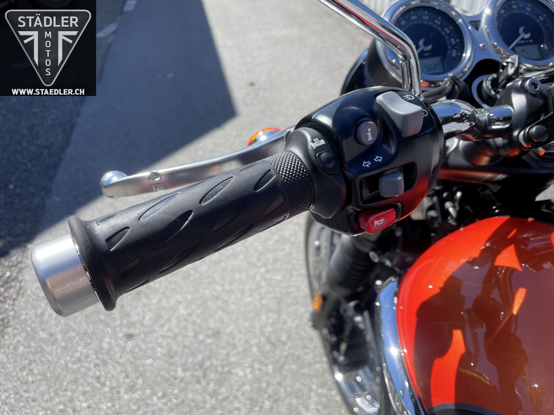 TRIUMPH Bonneville T120-image-4