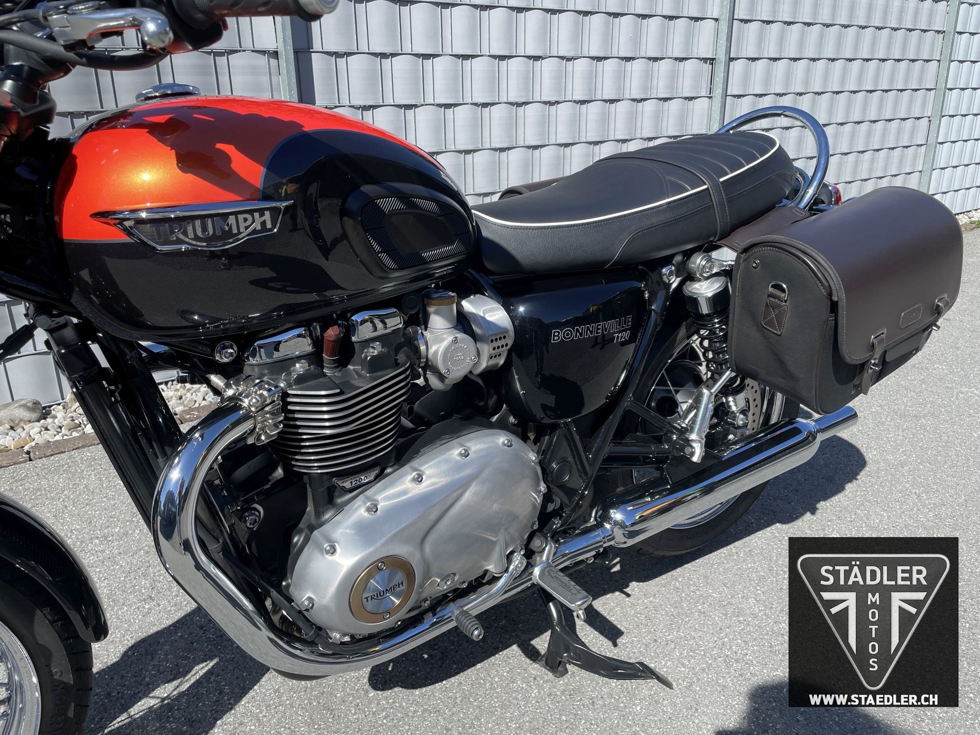 TRIUMPH Bonneville T120-image-2