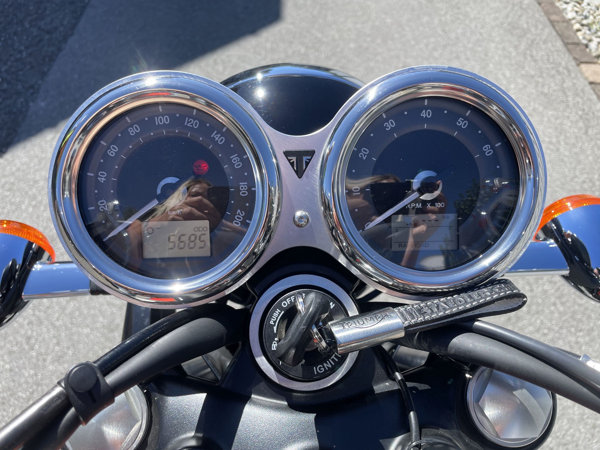 TRIUMPH Bonneville T120-image-3