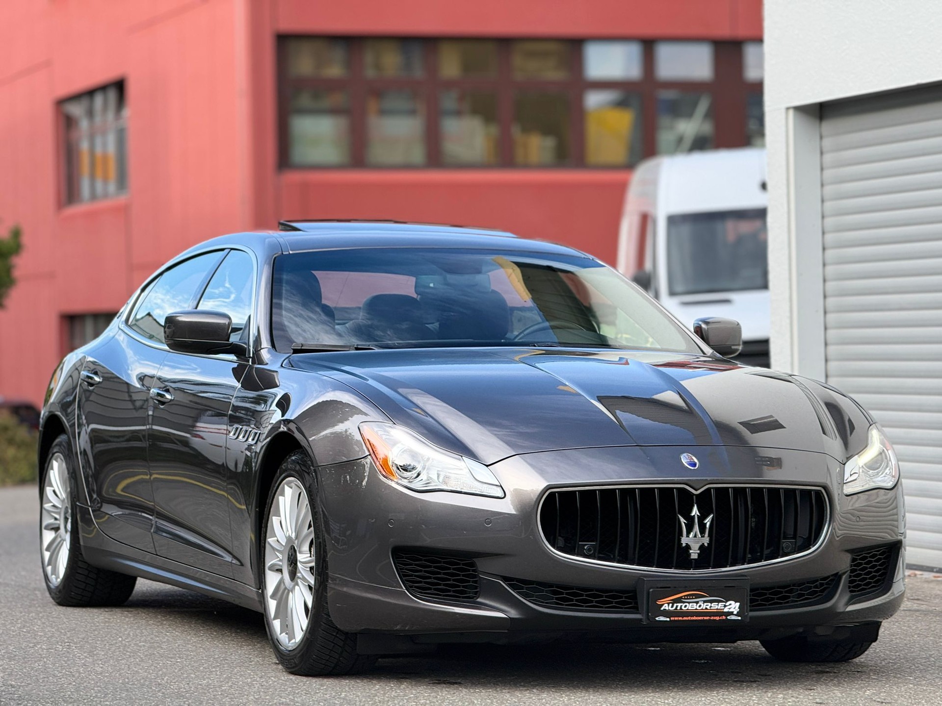 MASERATI QUATTROPORTE-showroom-element-1